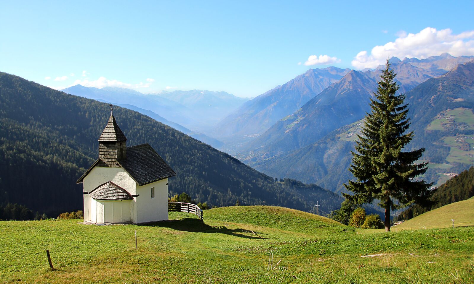 Canon EOS 1300D (EOS Rebel T6 / EOS Kiss X80) sample photo. Chapel, mountain, tree photography