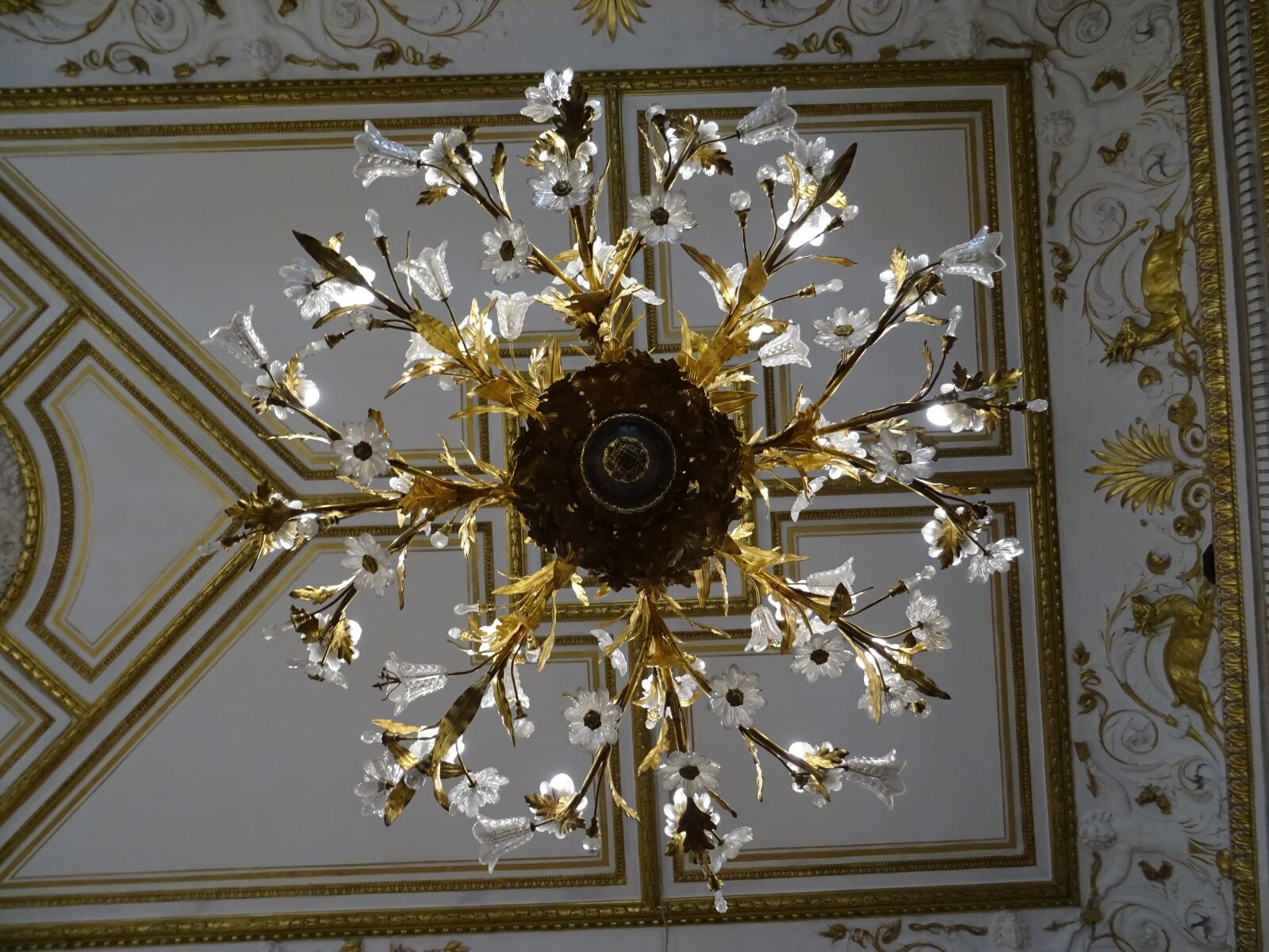 Sony DSC-HX60 sample photo. Trieste, miramare, chandelier photography