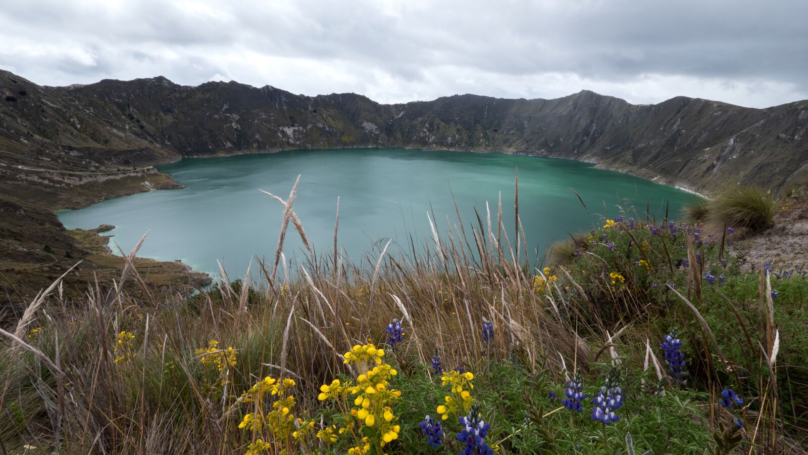 Panasonic Lumix G Vario 7-14mm F4 ASPH sample photo. Ecuador, quilotoa, crater lake photography