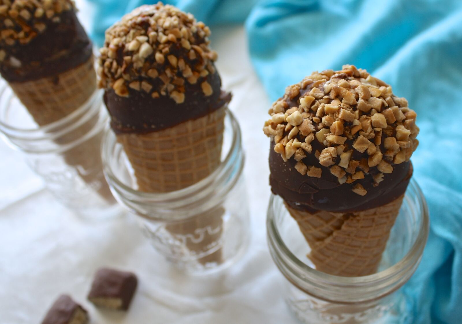 Canon EOS 1000D (EOS Digital Rebel XS / EOS Kiss F) sample photo. Ice cream, cone, glass photography