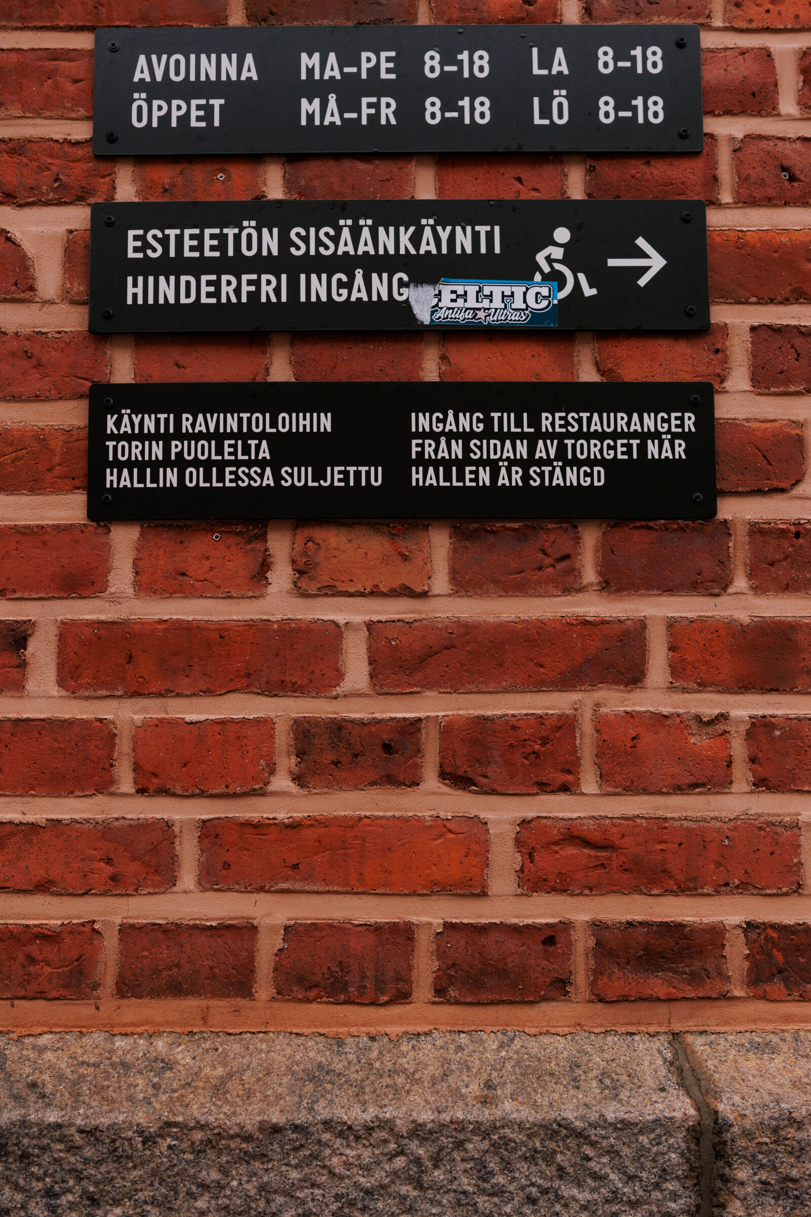 Canon EOS R7 sample photo. Sign guide photography