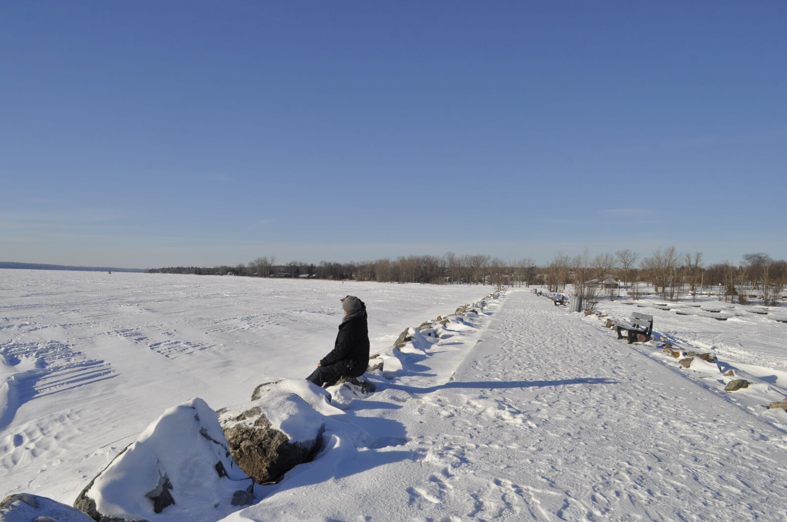 Nikon D5000 sample photo. Frozen river, winter, watching photography