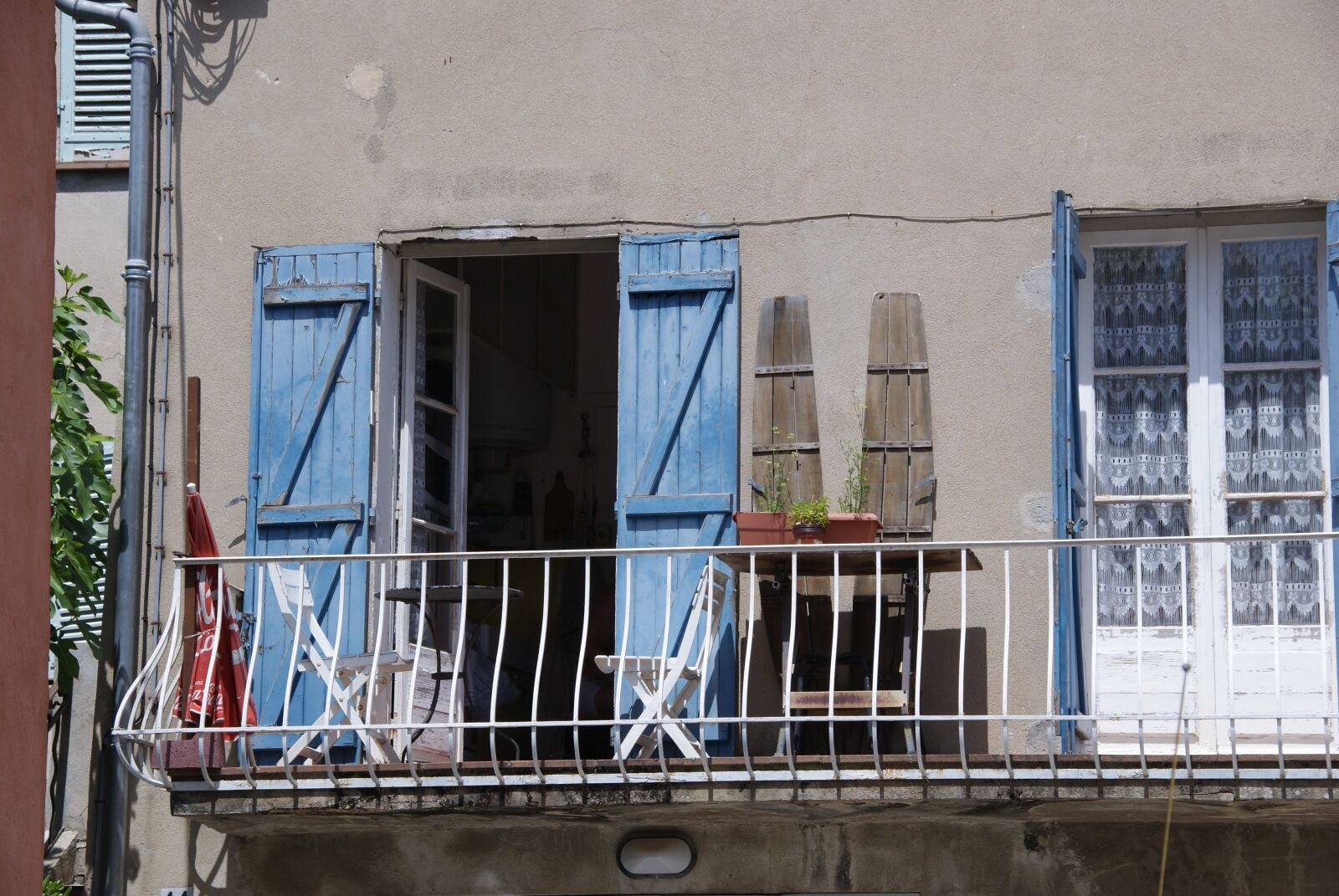 Sony Alpha DSLR-A300 sample photo. Balcony, house, building photography
