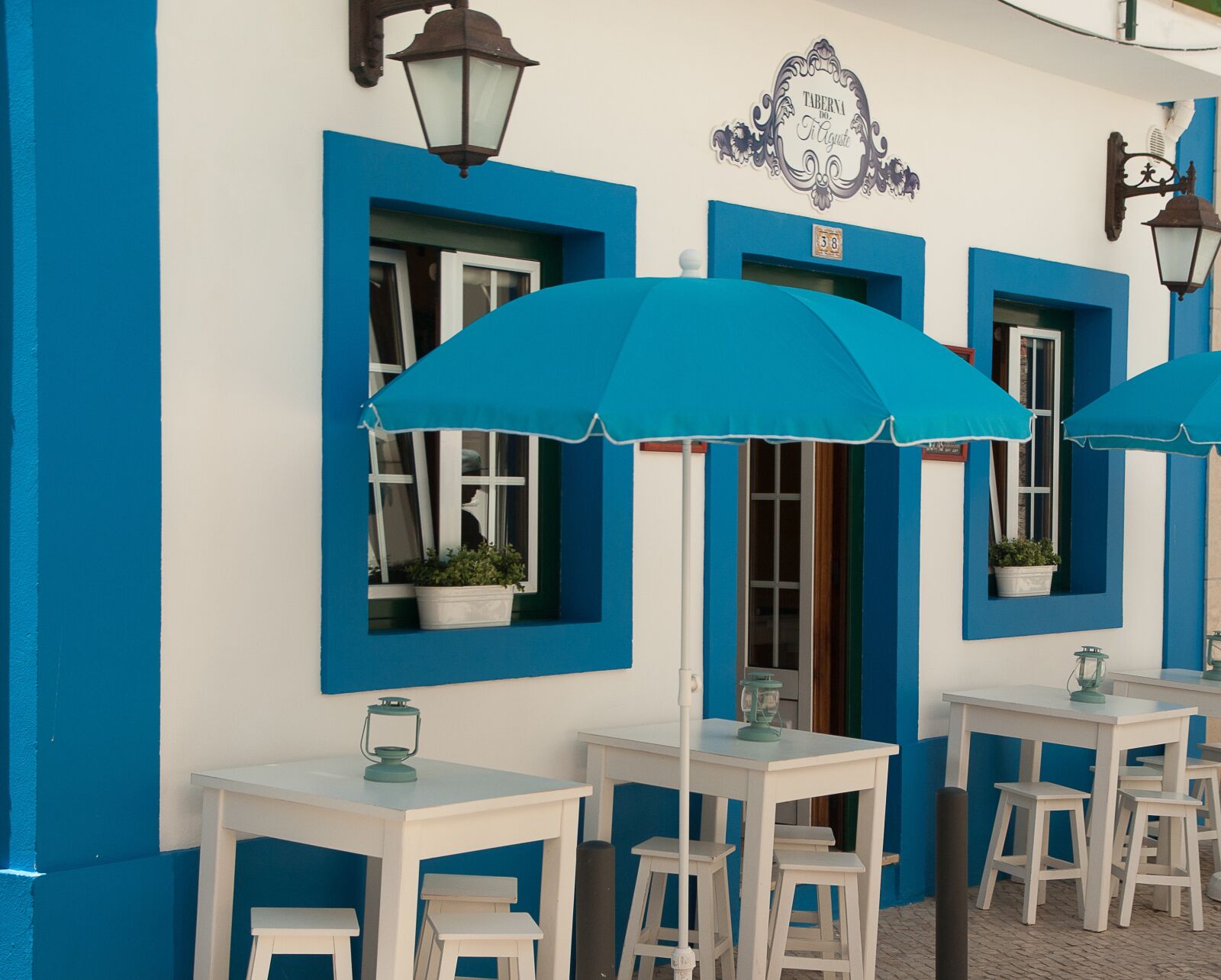 Pentax K10D sample photo. Portugal, nazaré, bar photography
