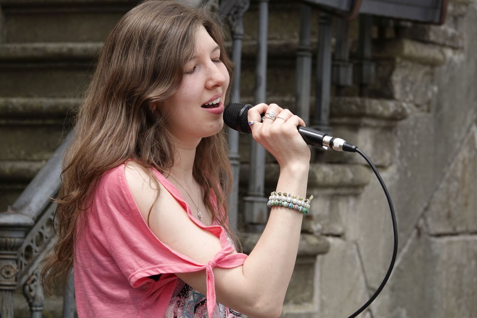 Sony Cyber-shot DSC-RX10 IV sample photo. Singer, singing, live music photography