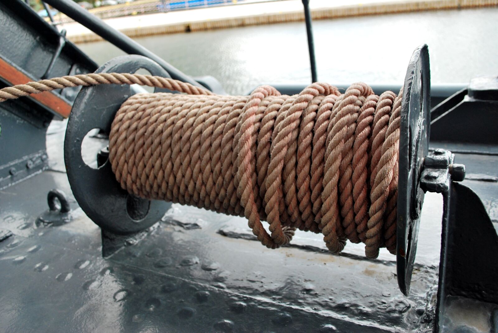 Nikon D60 sample photo. Rope, reel, ship photography