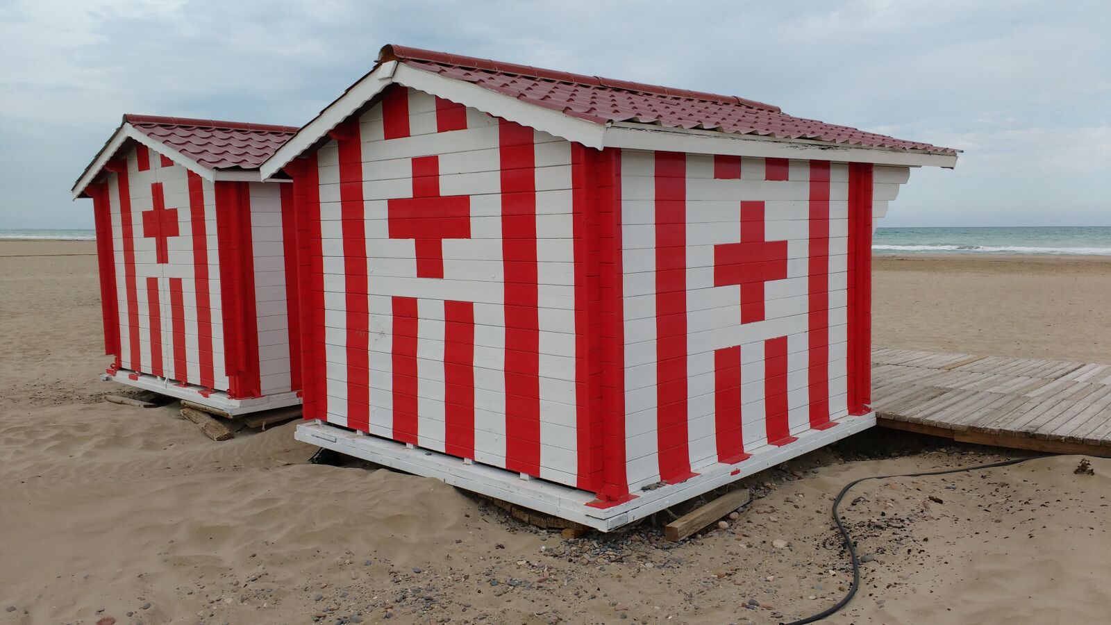 Motorola MotoG3 sample photo. Booth, beach, red cross photography