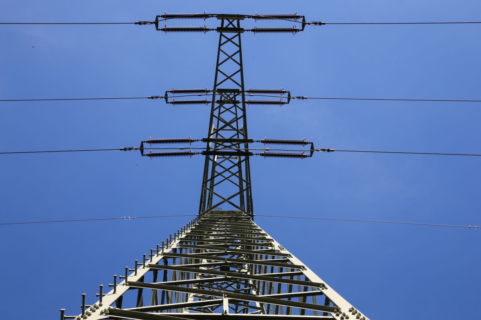 Canon EF 24-105mm F4L IS II USM sample photo. Pylon, electricity, current photography