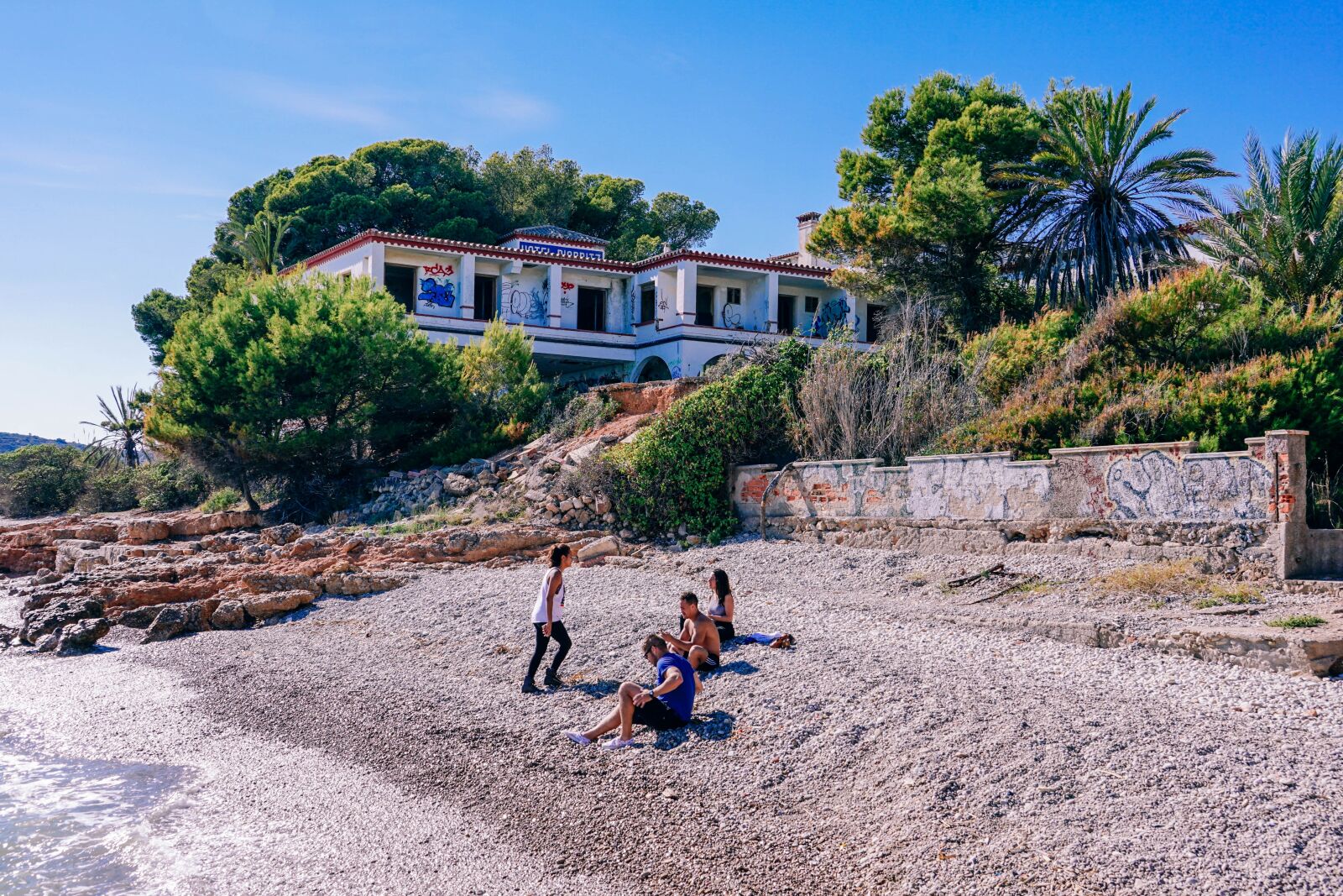 Sony a7 II + Sony FE 24-240mm F3.5-6.3 OSS sample photo. Beach, caucasian, exotic photography