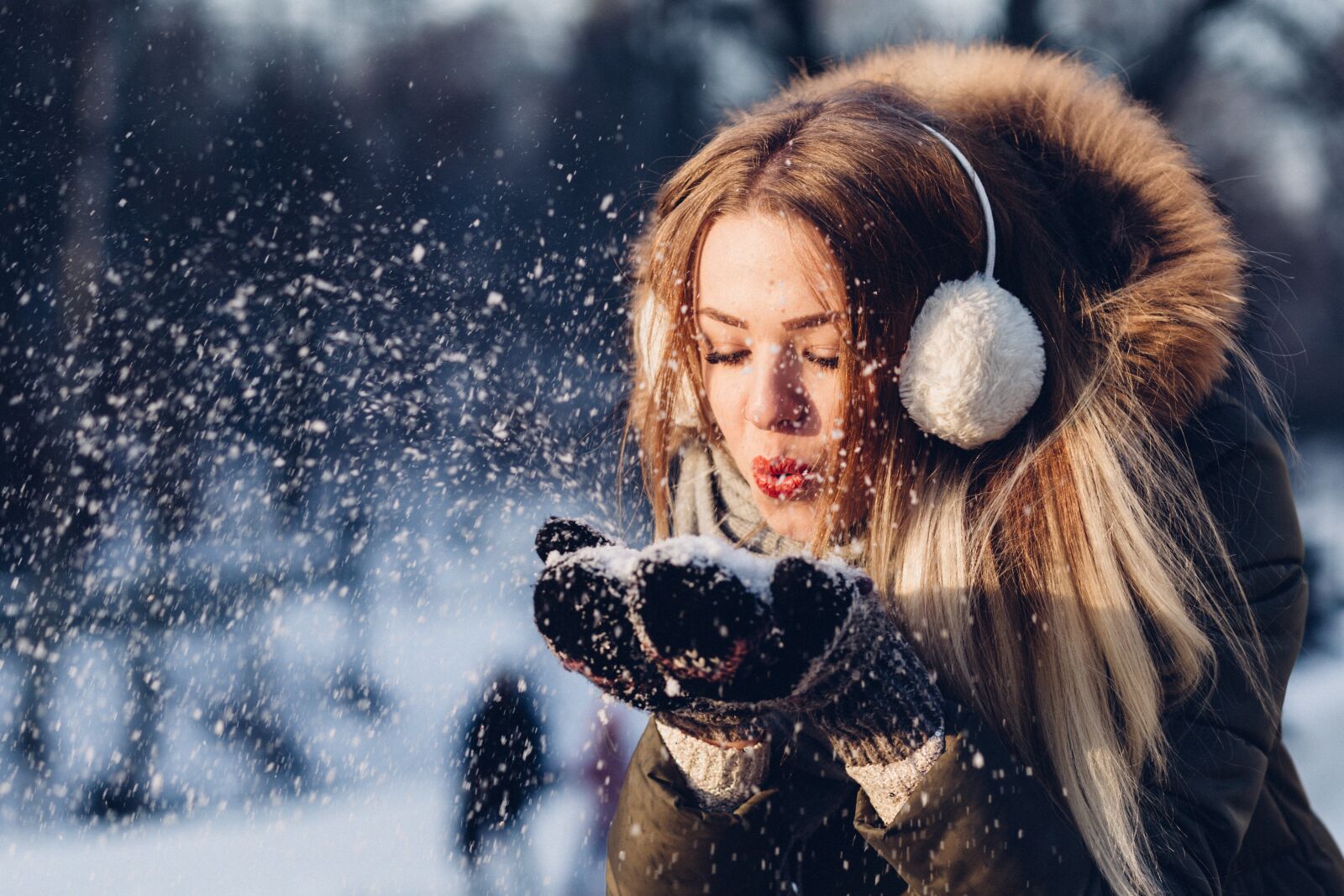 Canon EF 85mm F1.8 USM sample photo. People, woman, cold photography