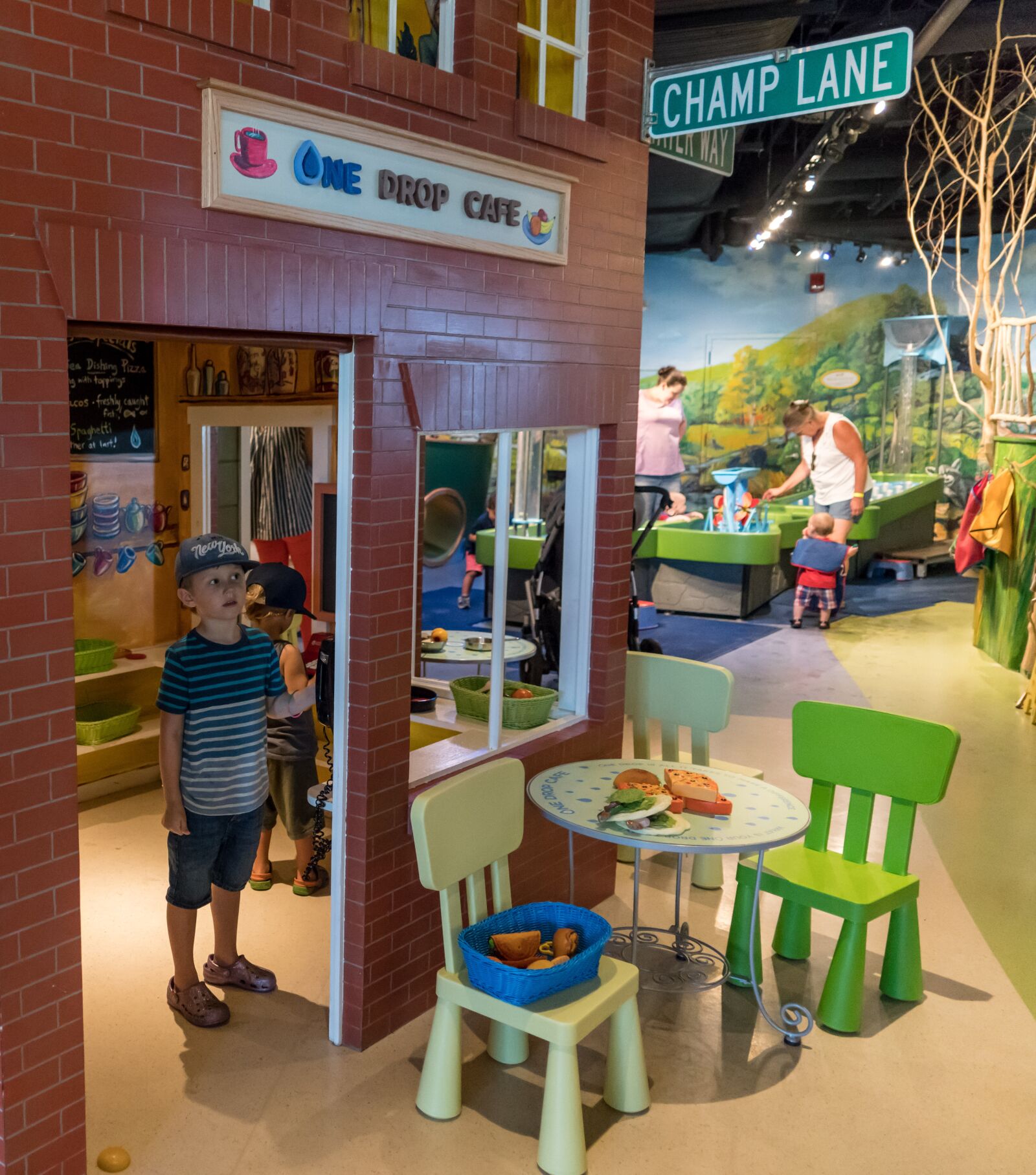Sony a7R II + Sony FE 24-240mm F3.5-6.3 OSS sample photo. Burlington, vermont, echo aquarium photography