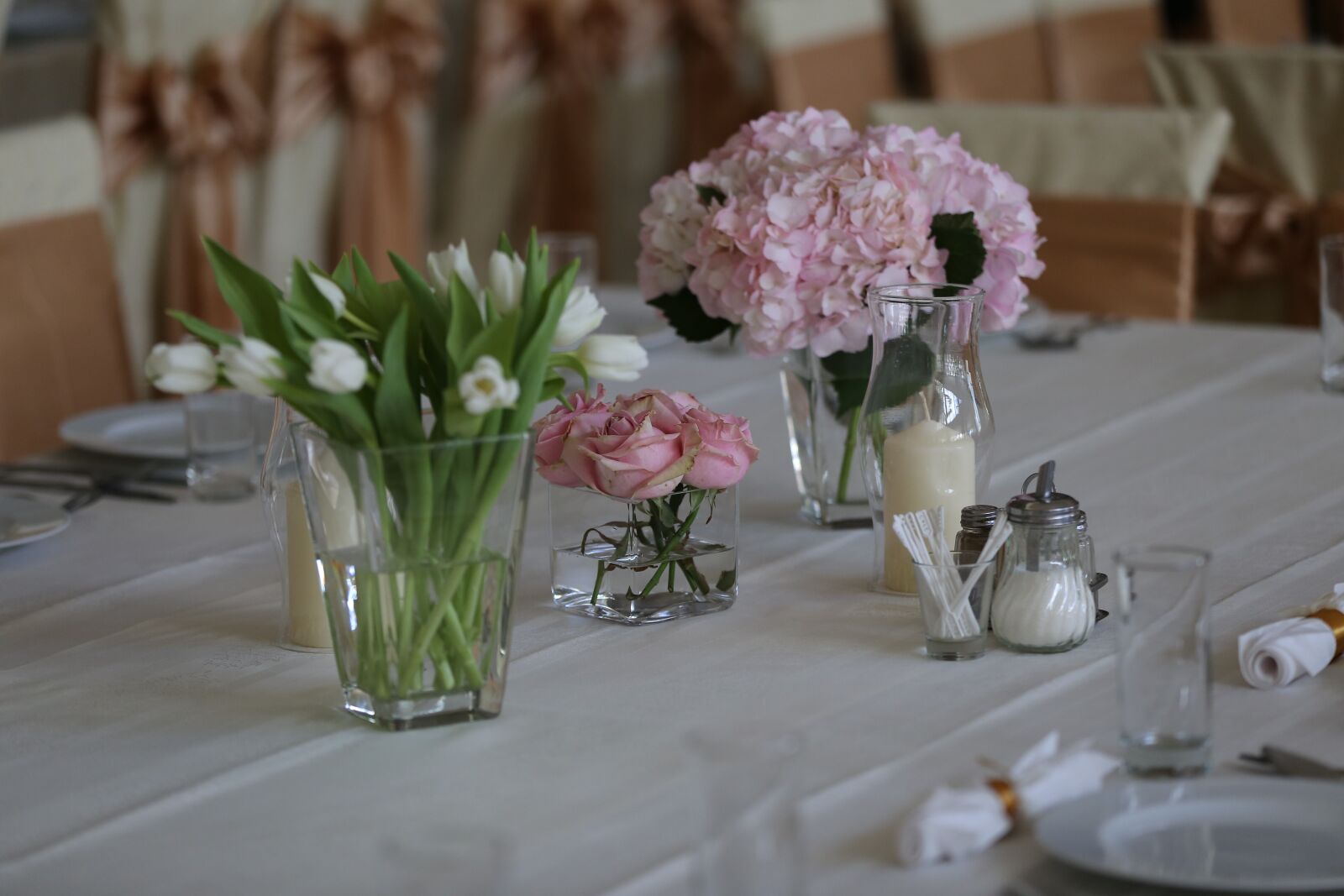 Canon EOS 6D sample photo. Lunchroom, vase, dining area photography