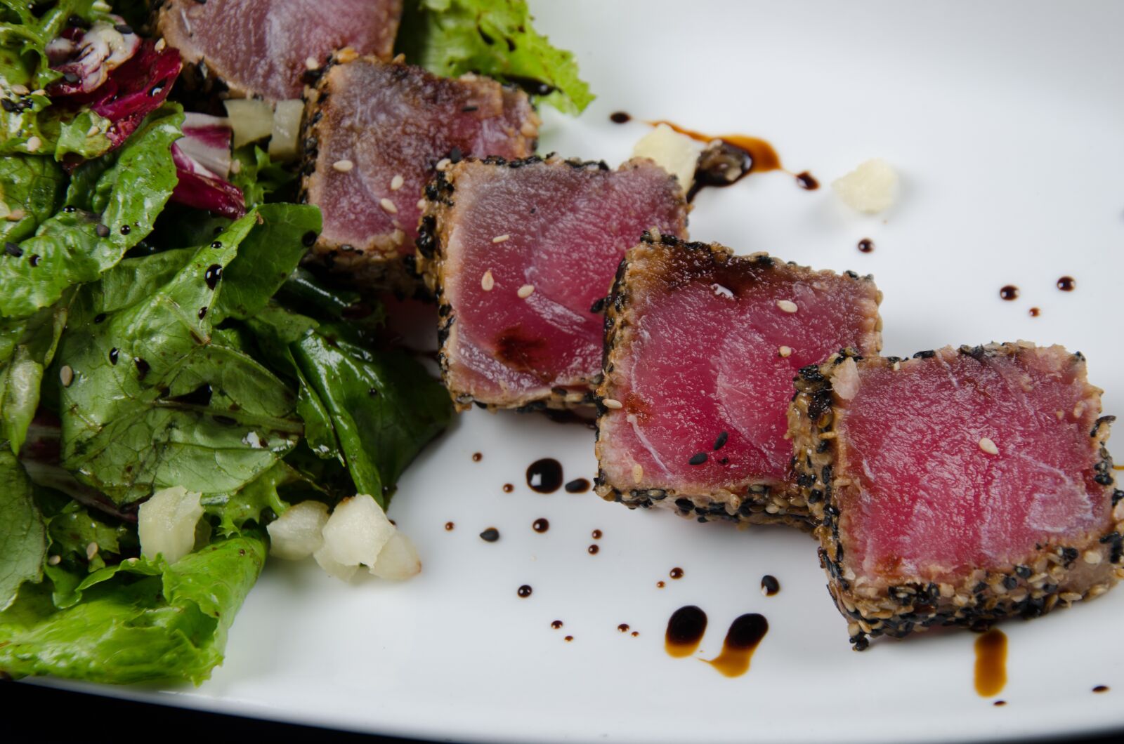 Nikon D7000 sample photo. Tuna, breaded, salad photography