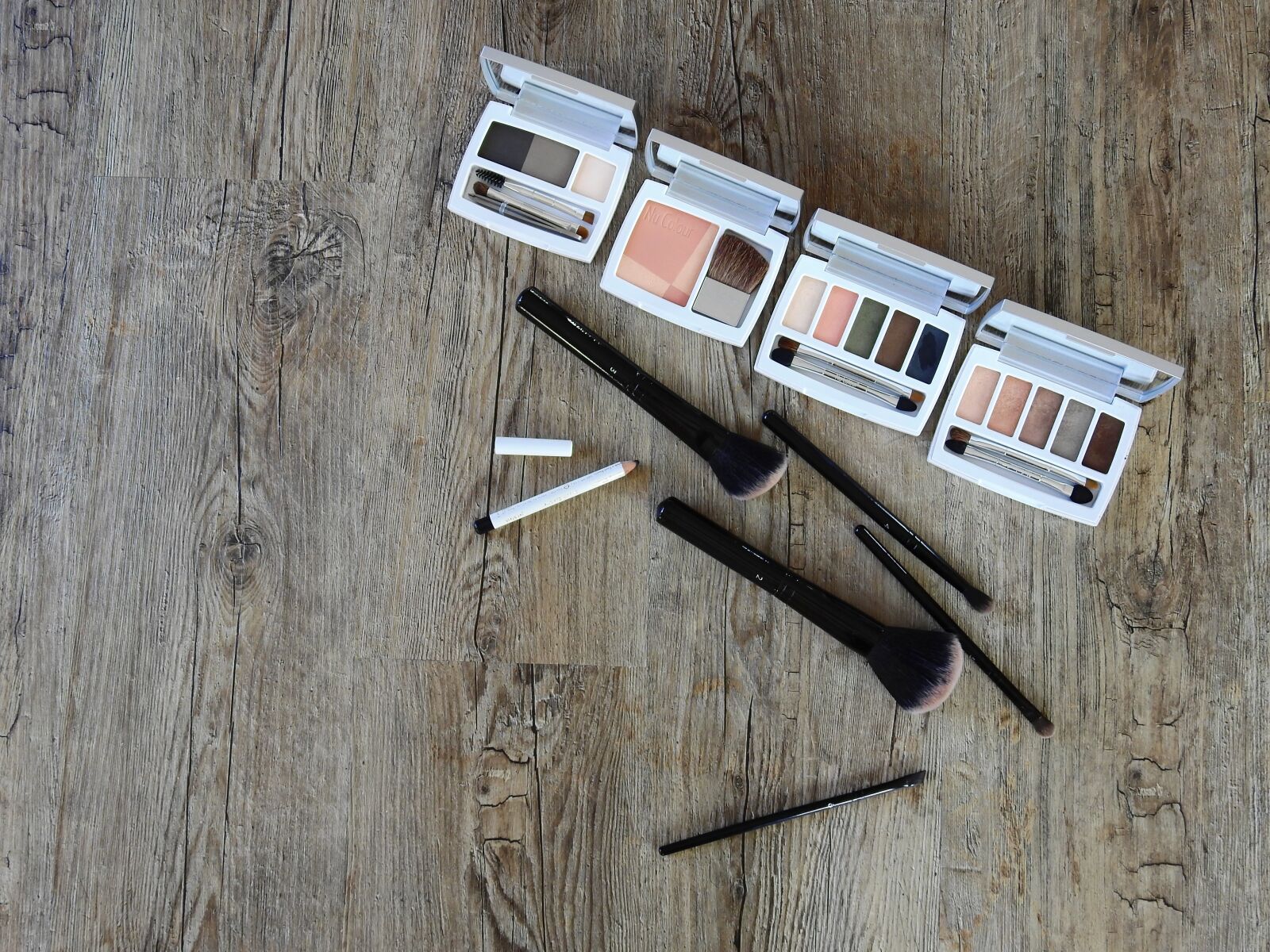 Nikon Coolpix P900 sample photo. Cosmetics, make up, makeup photography