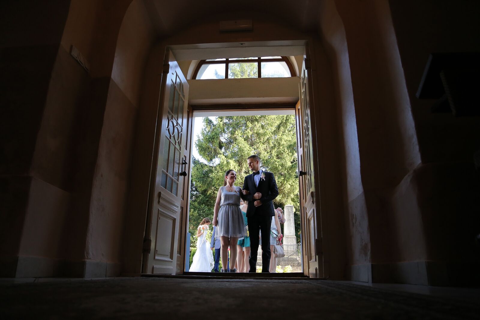 Canon EF 24-105mm F4L IS USM sample photo. Entrance, bride, front door photography