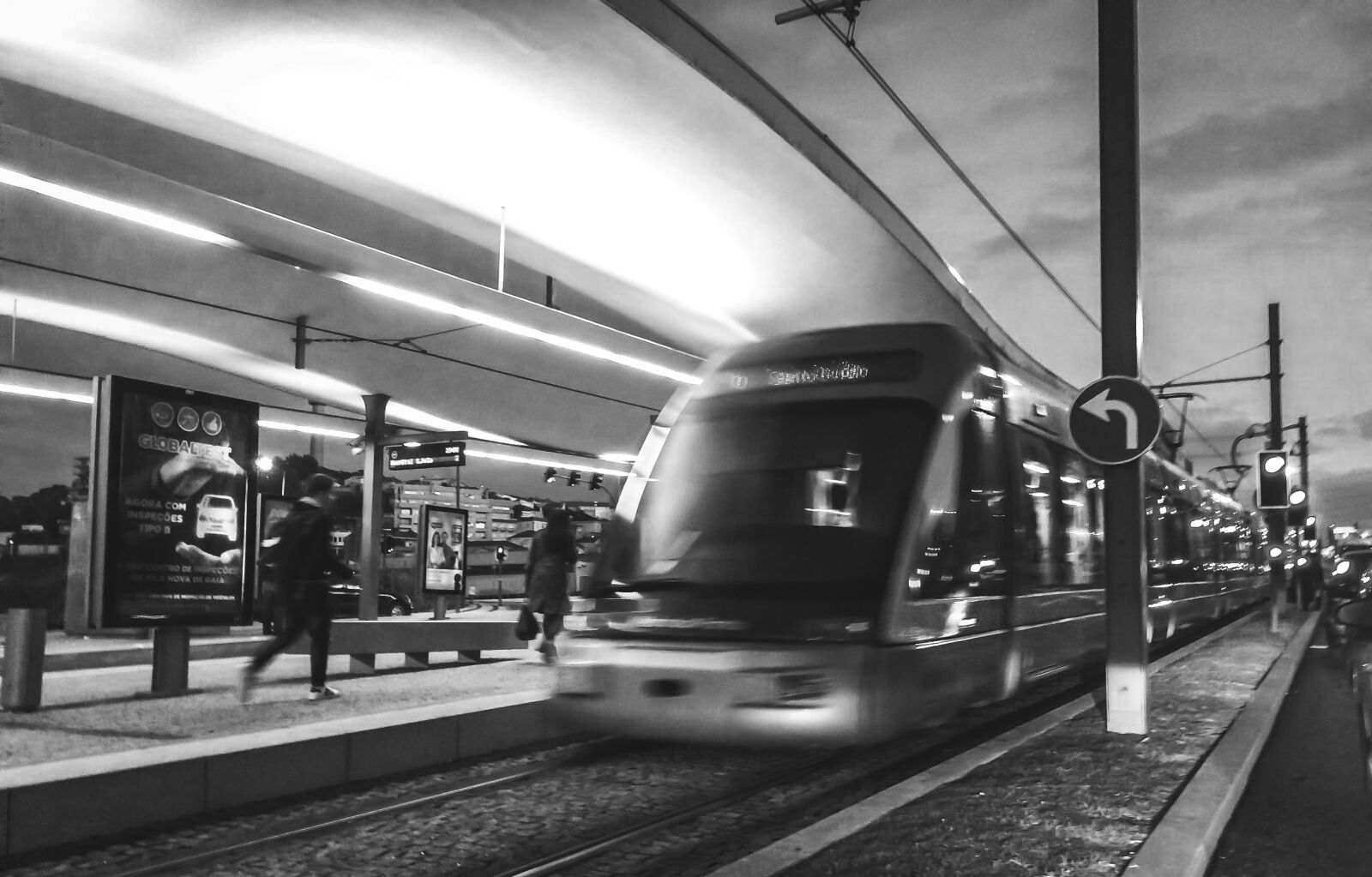 iPhone 5s back camera 4.15mm f/2.2 sample photo. Dawn, people, street, metro photography
