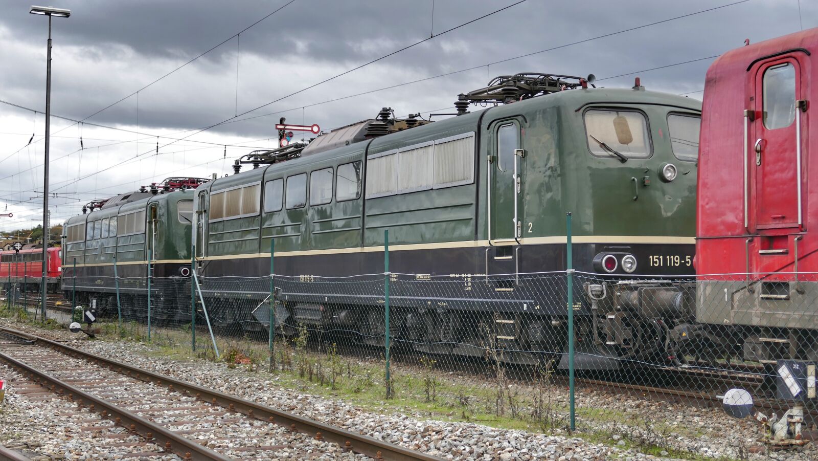 Panasonic Lumix DMC-FZ1000 sample photo. Train, railway, railway station photography
