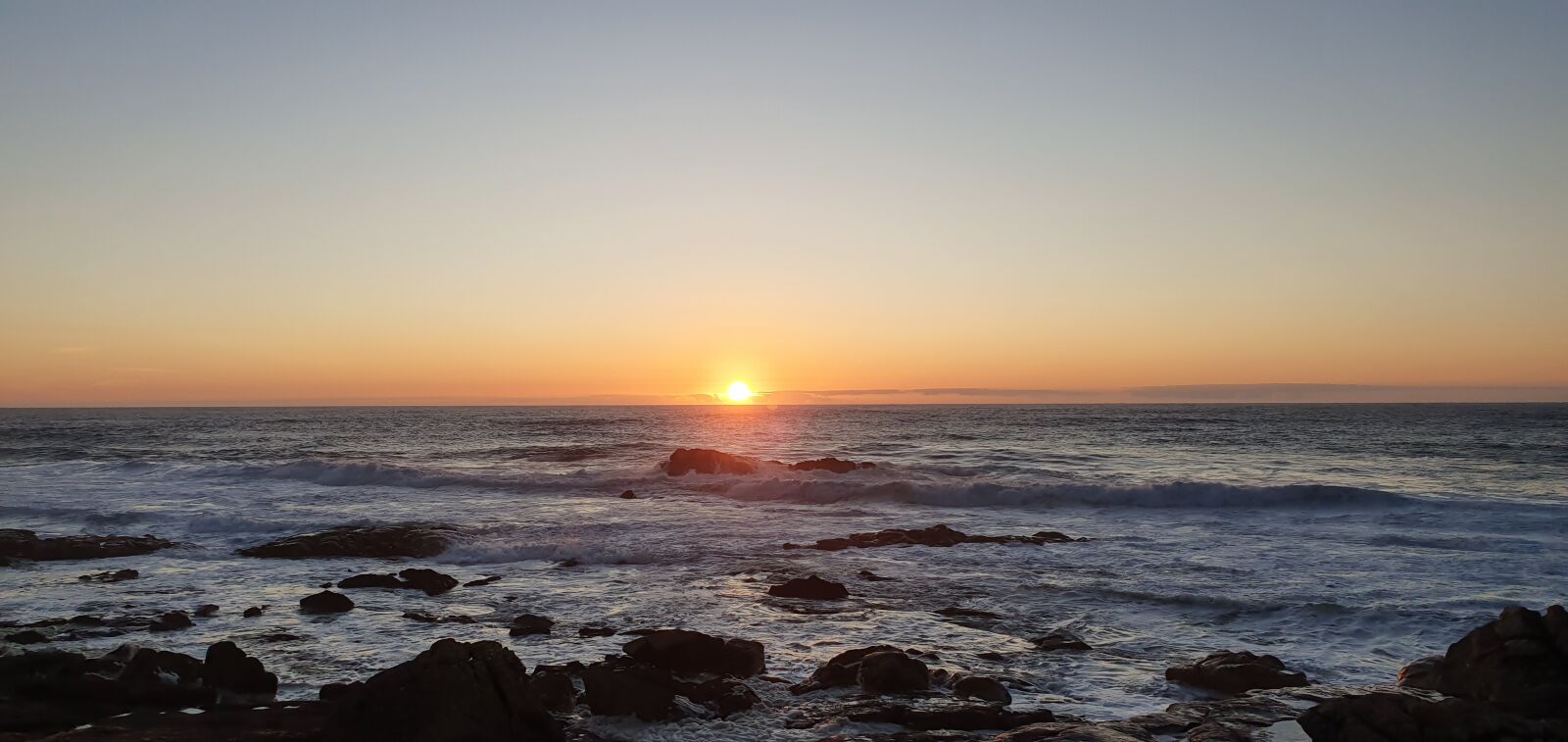 Samsung Galaxy S10e sample photo. Sunset, sea, wave photography