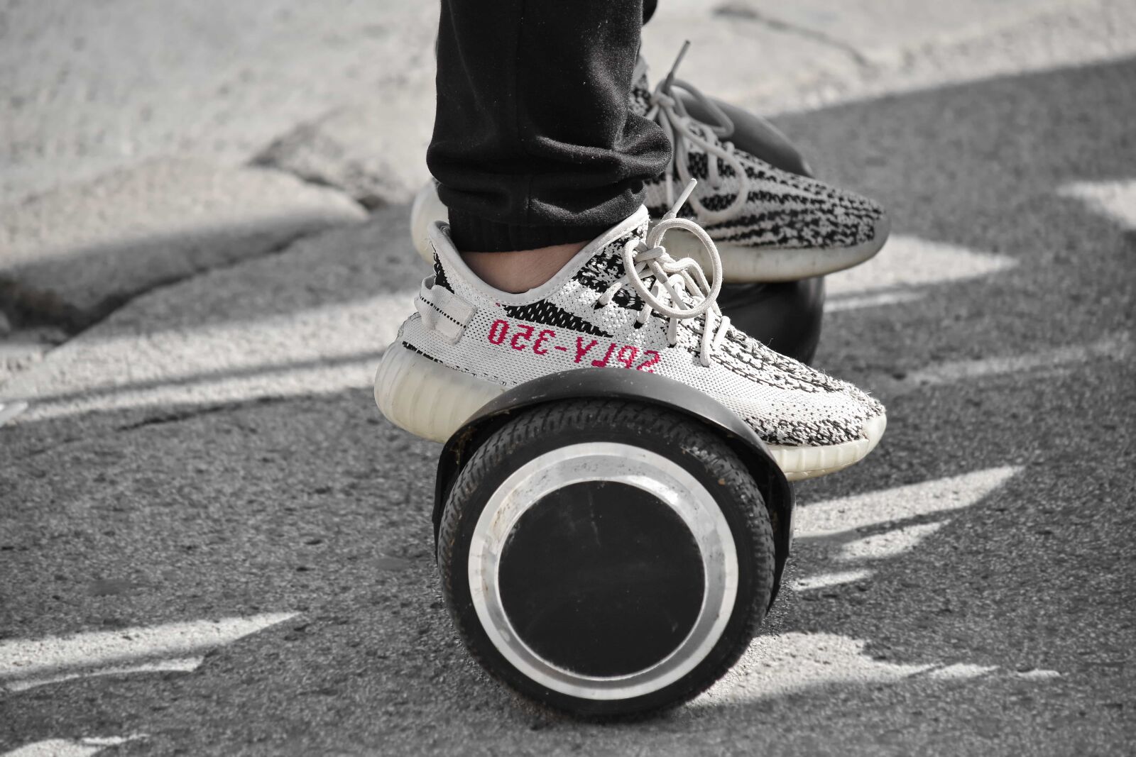 Nikon D5500 sample photo. Skateboarding, sneakers, technology, tire photography
