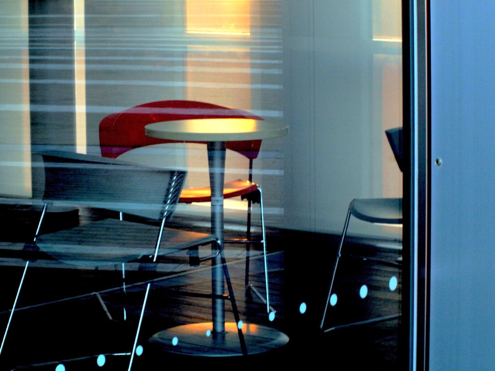 Olympus E-510 (EVOLT E-510) sample photo. Cafe, chair, table photography