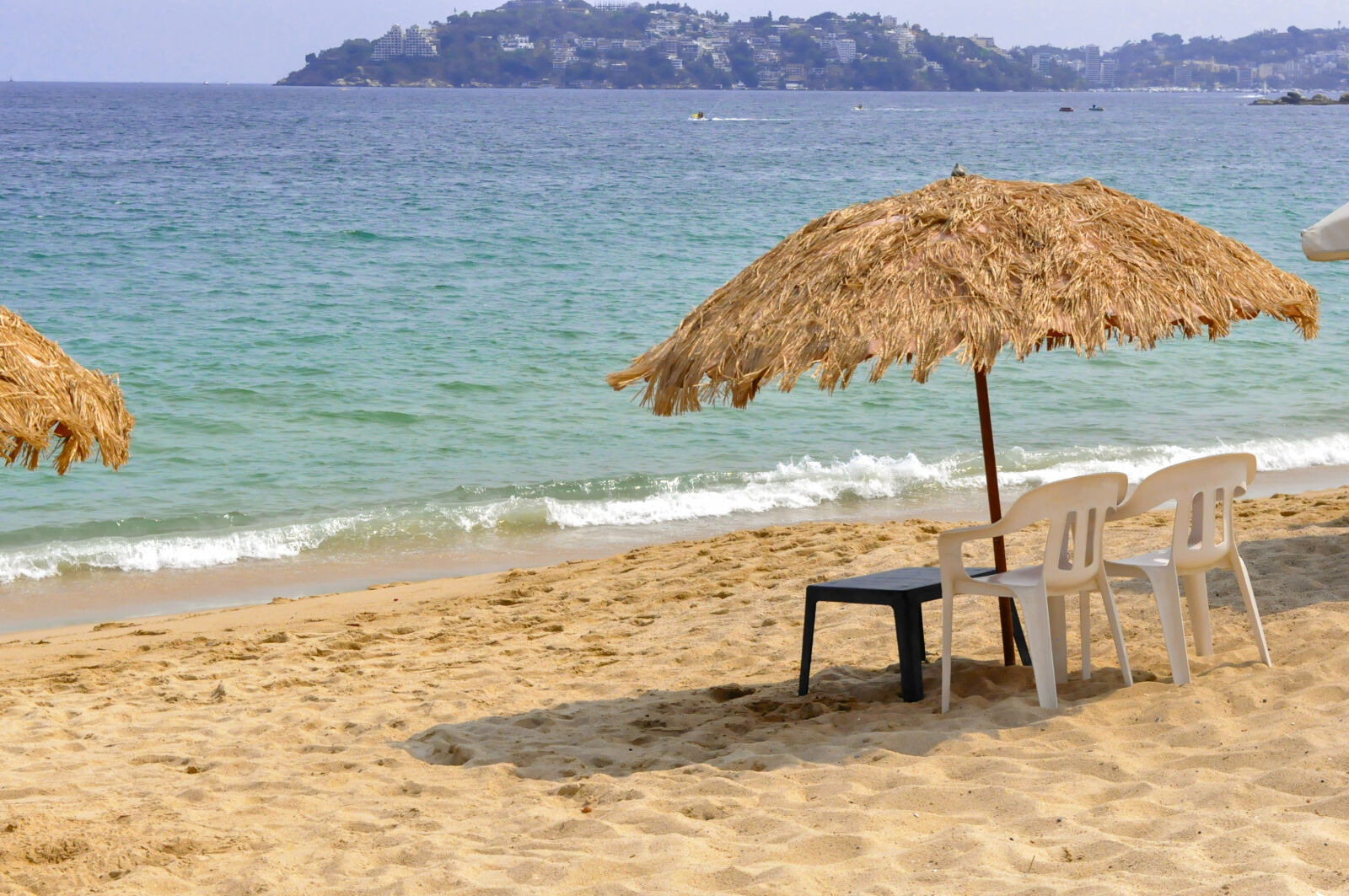 Nikon D90 sample photo. Acapulco, beach, chairs, sea photography
