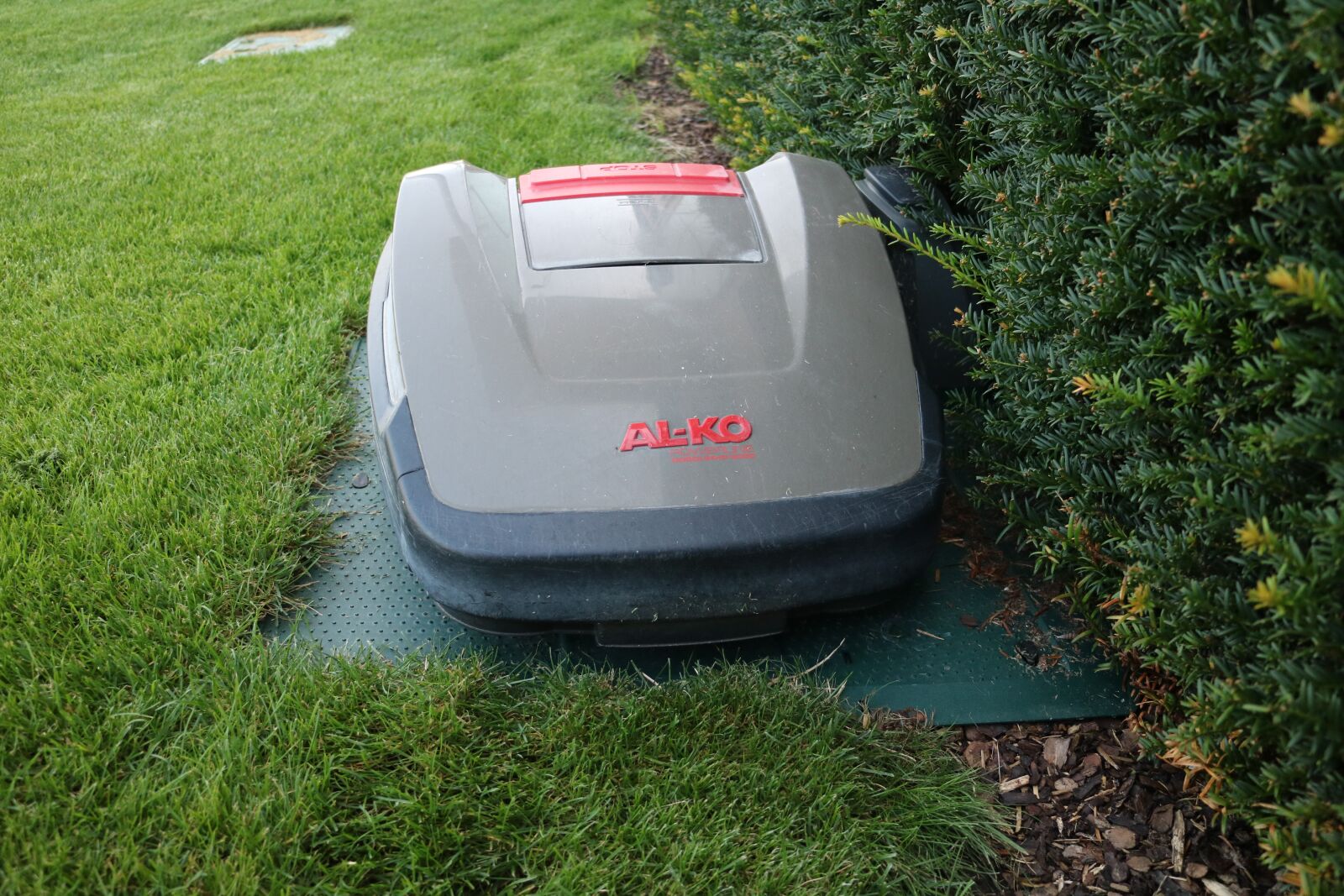 Canon EOS M3 sample photo. Robot mower, lawn robot photography