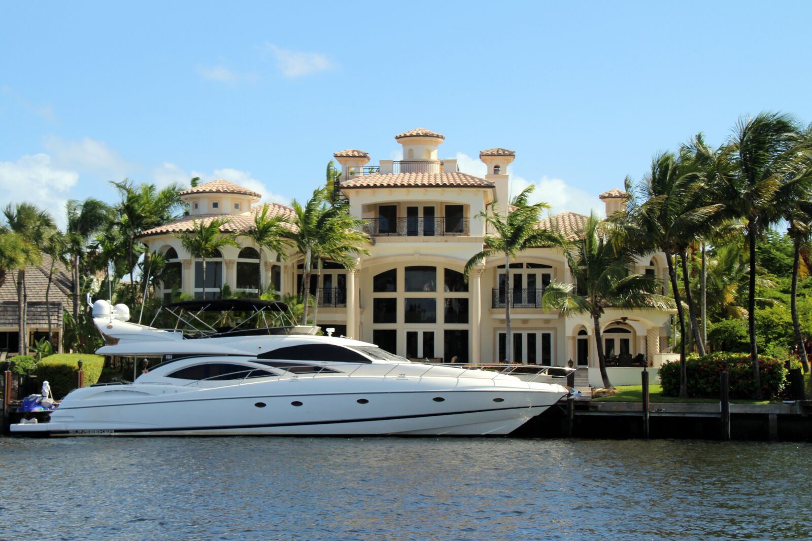 Canon EOS 700D (EOS Rebel T5i / EOS Kiss X7i) sample photo. Yacht, boat, millionaire photography