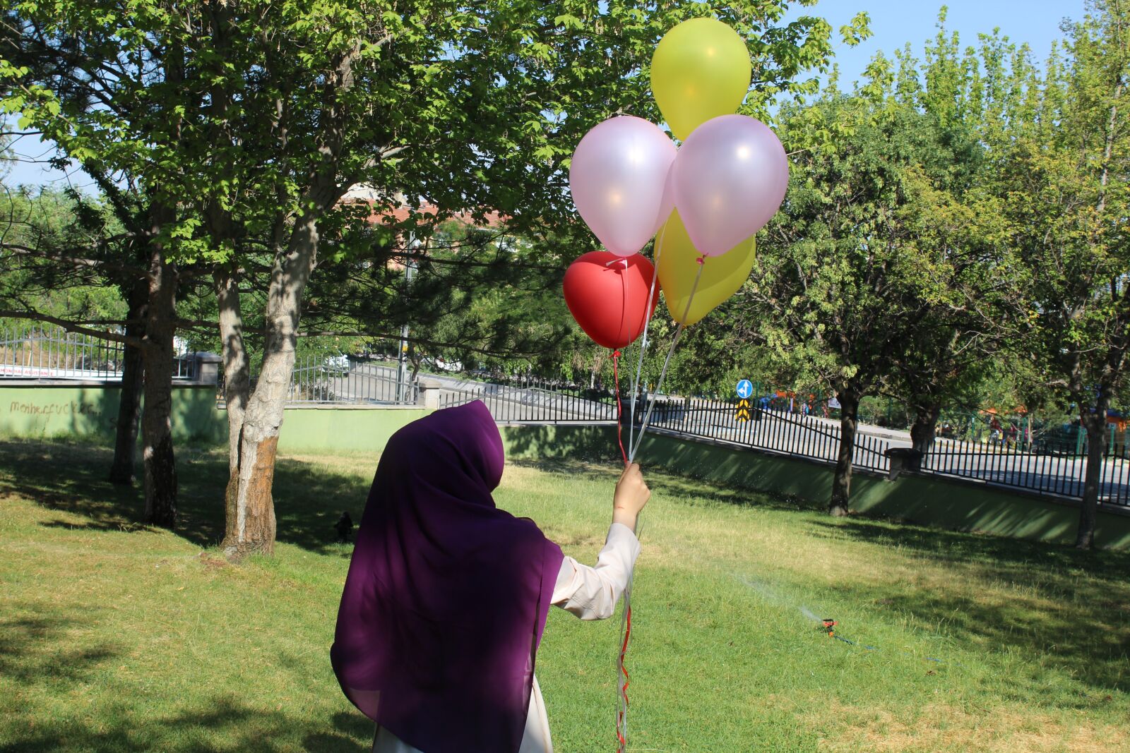 Canon EOS 1200D (EOS Rebel T5 / EOS Kiss X70 / EOS Hi) sample photo. Balloon, party, have fun photography