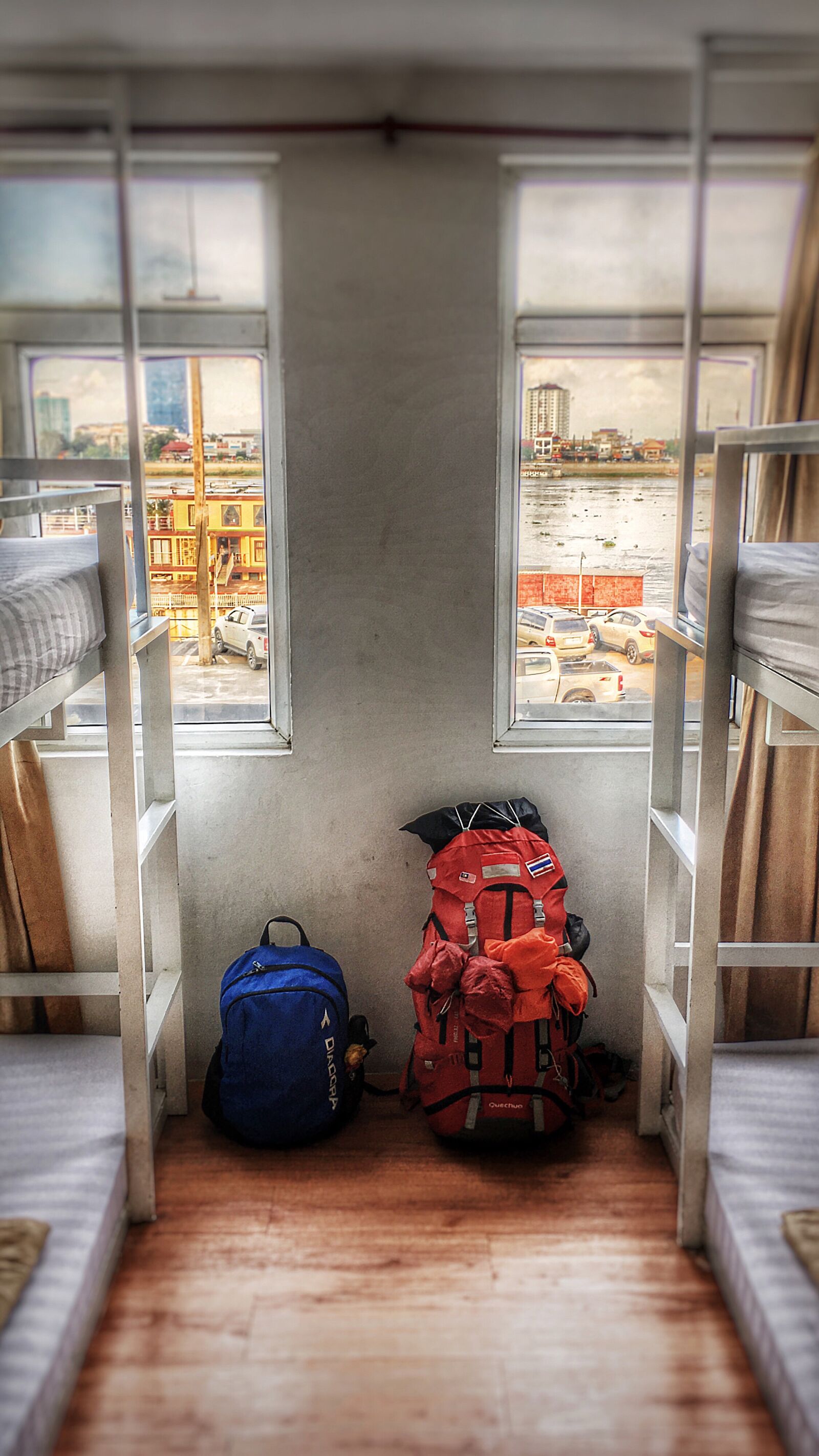iPhone 6s back camera 4.15mm f/2.2 sample photo. Cambodia, backpack, happy photography