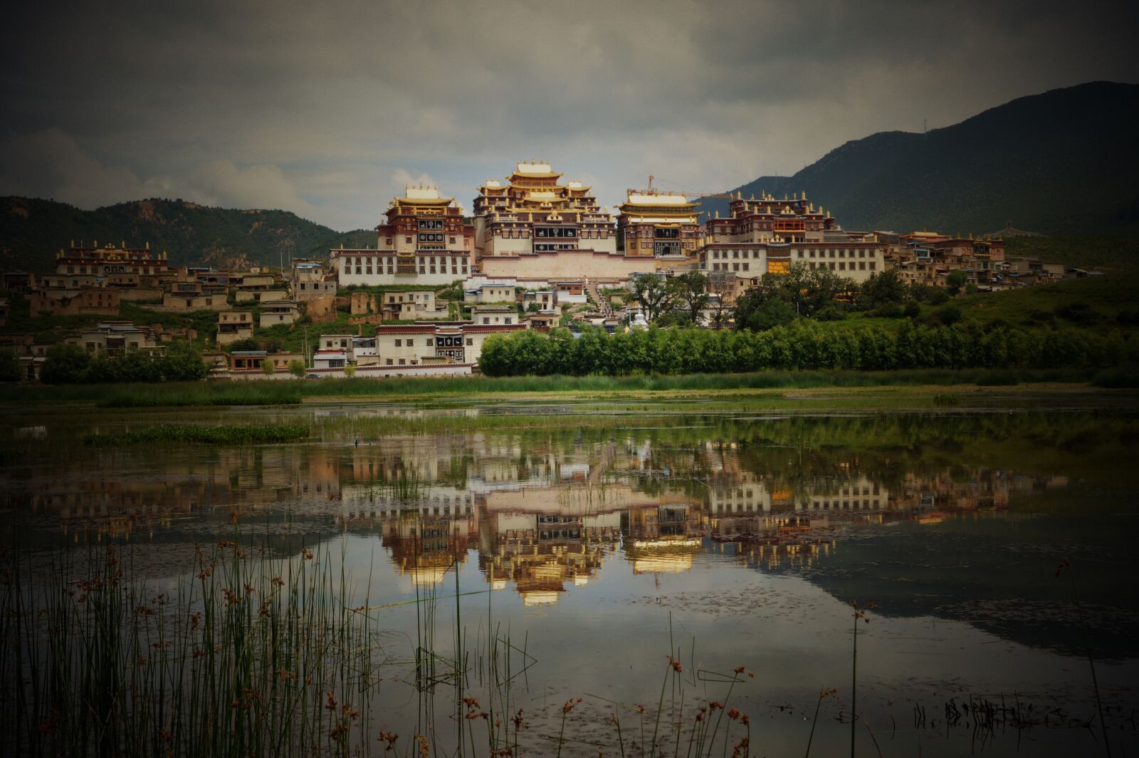 Nikon D3200 sample photo. Temple, in yunnan province photography