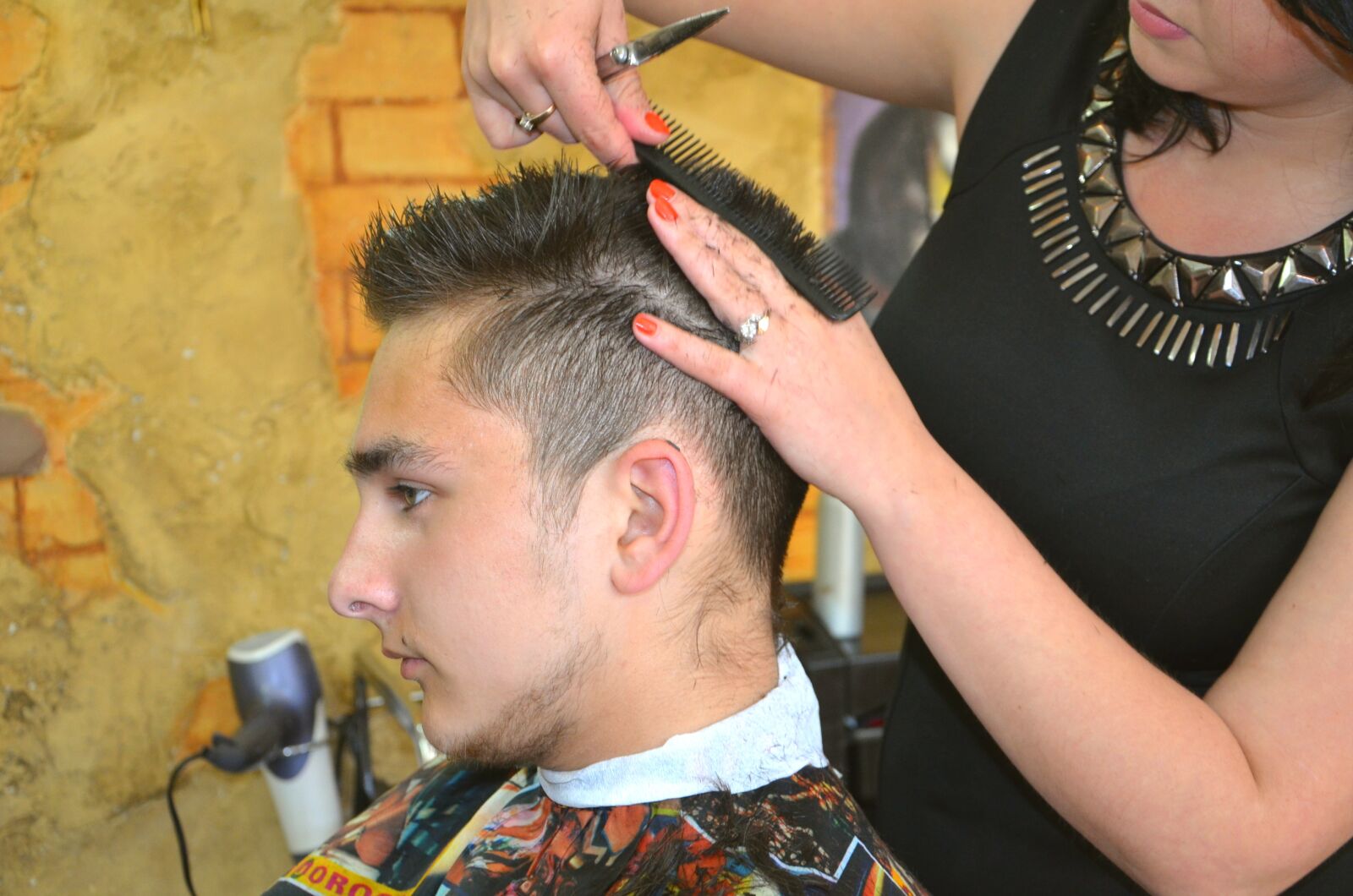 Nikon D5100 sample photo. Beauty salon, hairstyle, hair photography