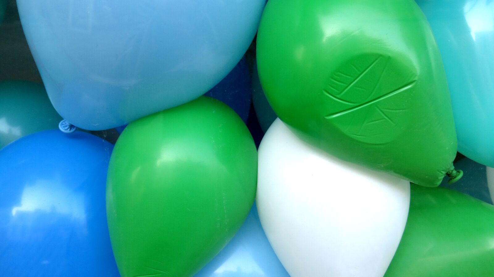 Canon PowerShot G15 sample photo. Balloons, enge, squeeze photography
