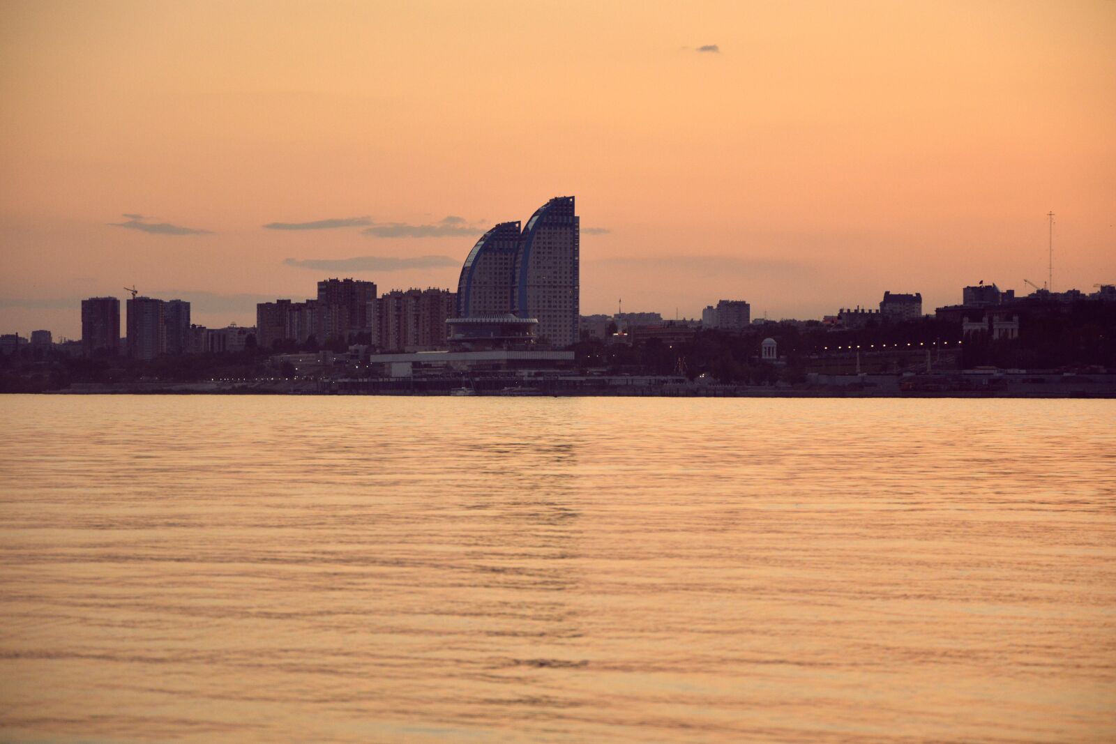 Nikon D5200 sample photo. Sunset, the urban landscape photography