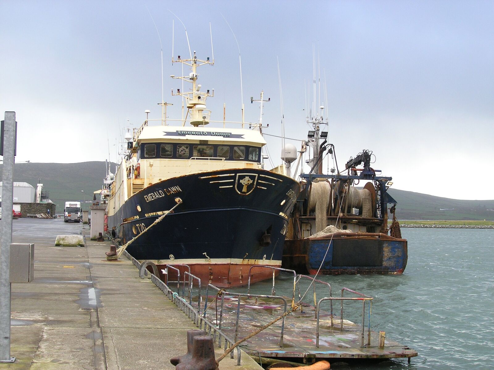 Olympus C5060WZ sample photo. Ireland, dingle, ship photography