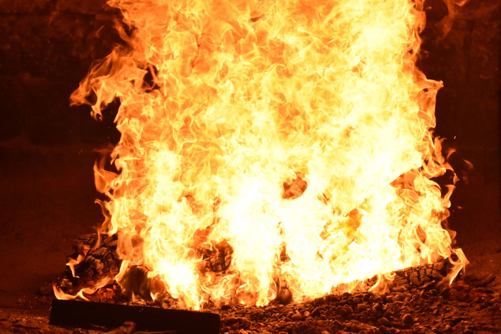 Nikon D810 sample photo. Fire, flame, sweating bathroom photography