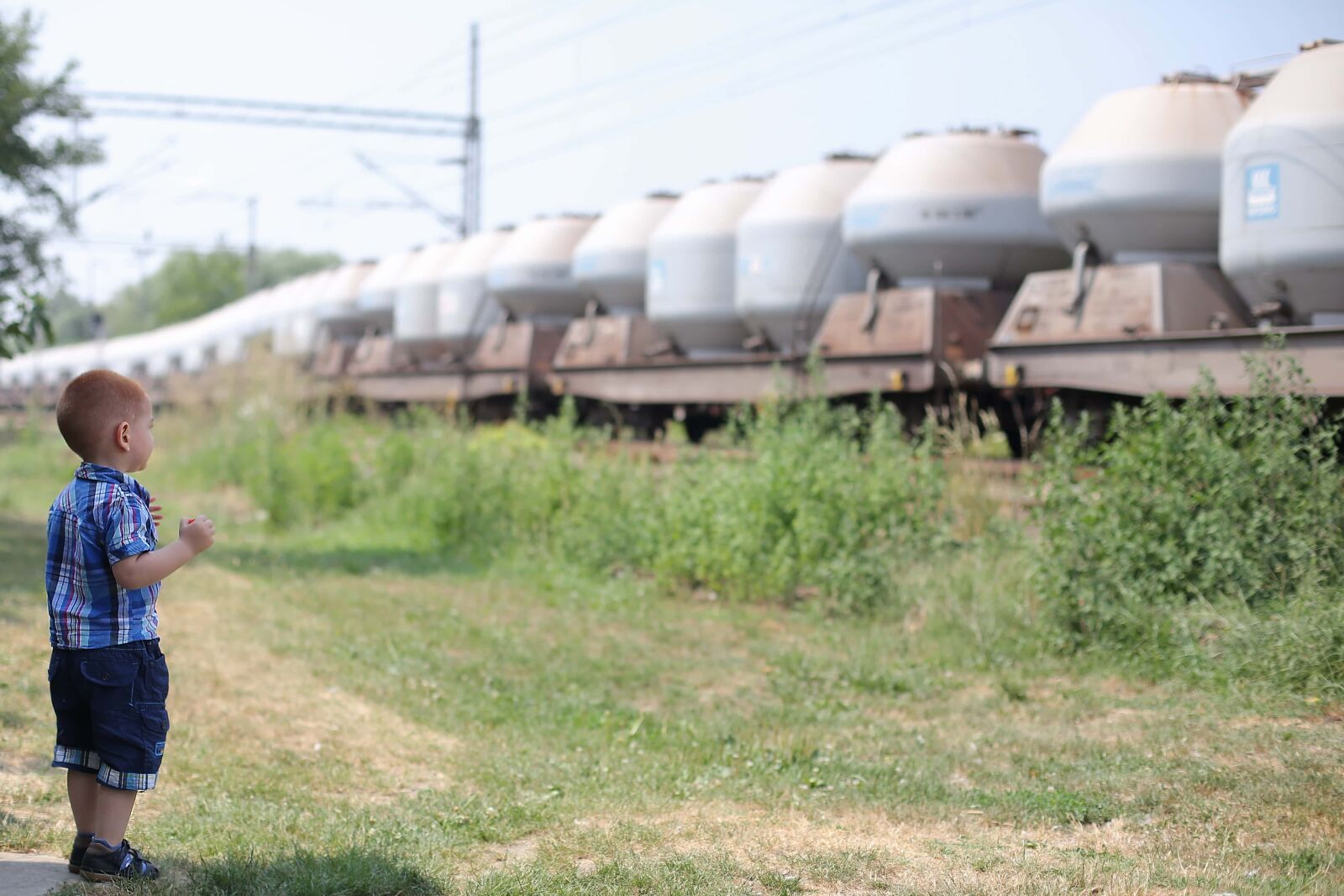 Canon EOS 5D Mark III sample photo. Boy, railway station, young photography