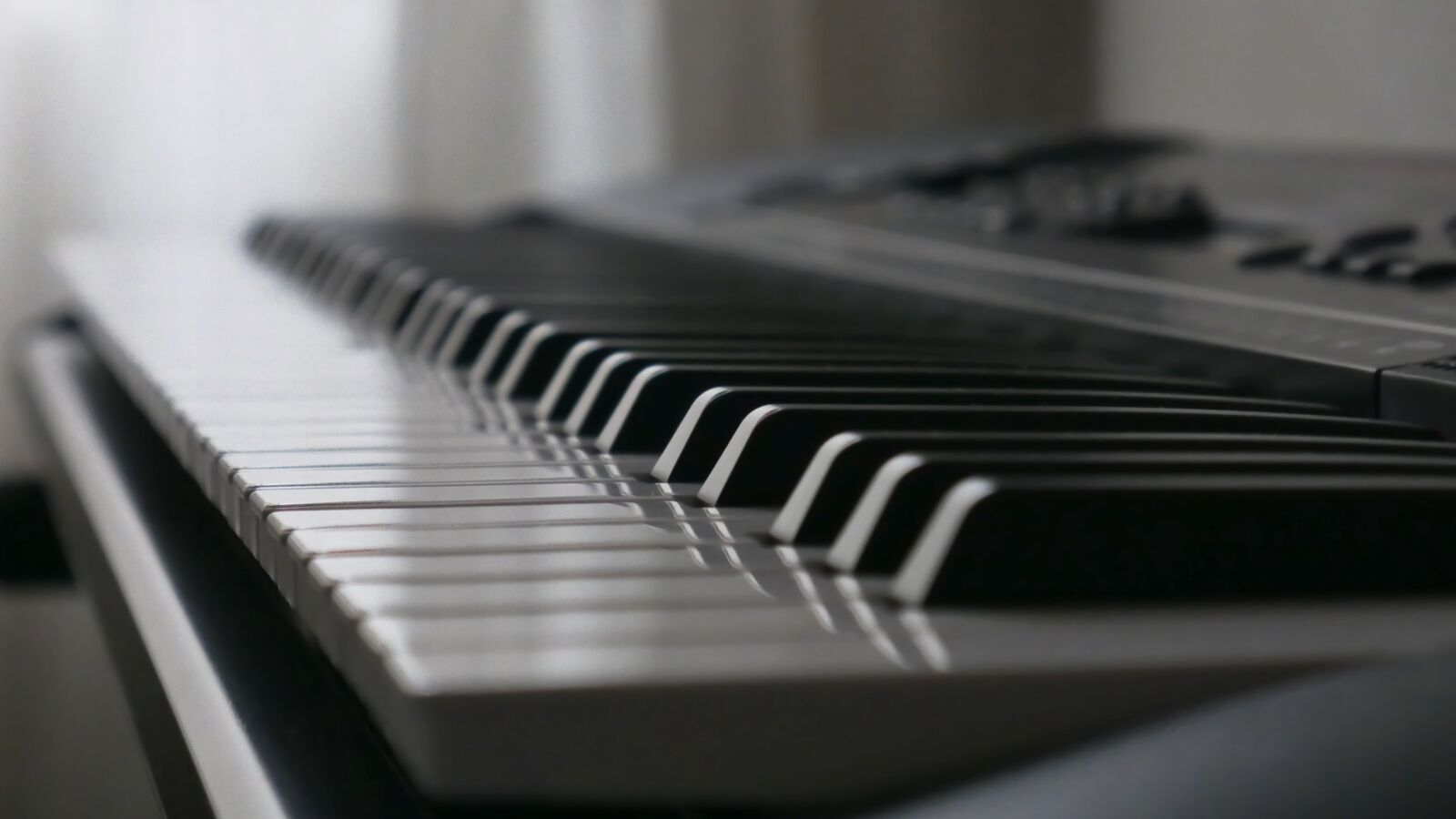 Panasonic Lumix DMC-G7 sample photo. Piano, instrument, black photography