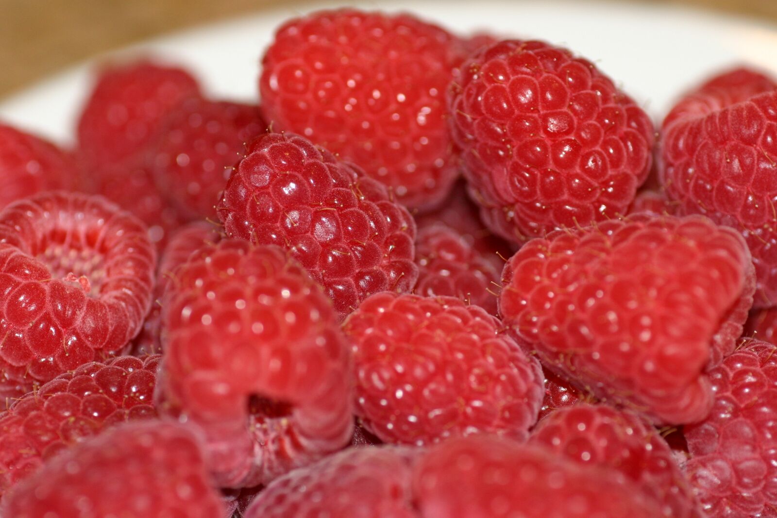 Canon EOS 300D (EOS Digital Rebel / EOS Kiss Digital) sample photo. Raspberry, berries, berry photography