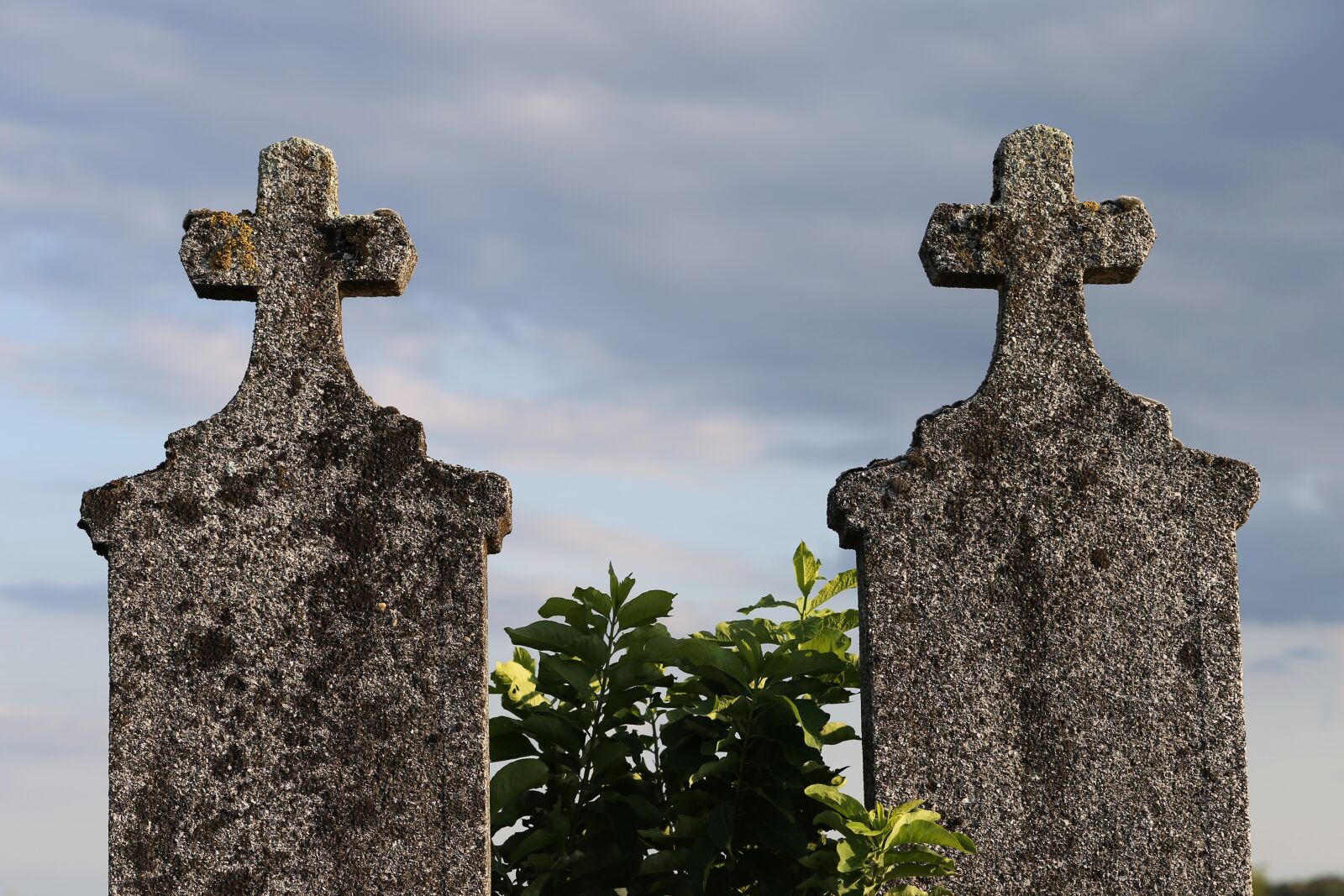 Canon EF 70-300 F4-5.6 IS II USM sample photo. Two old graves, crosses photography