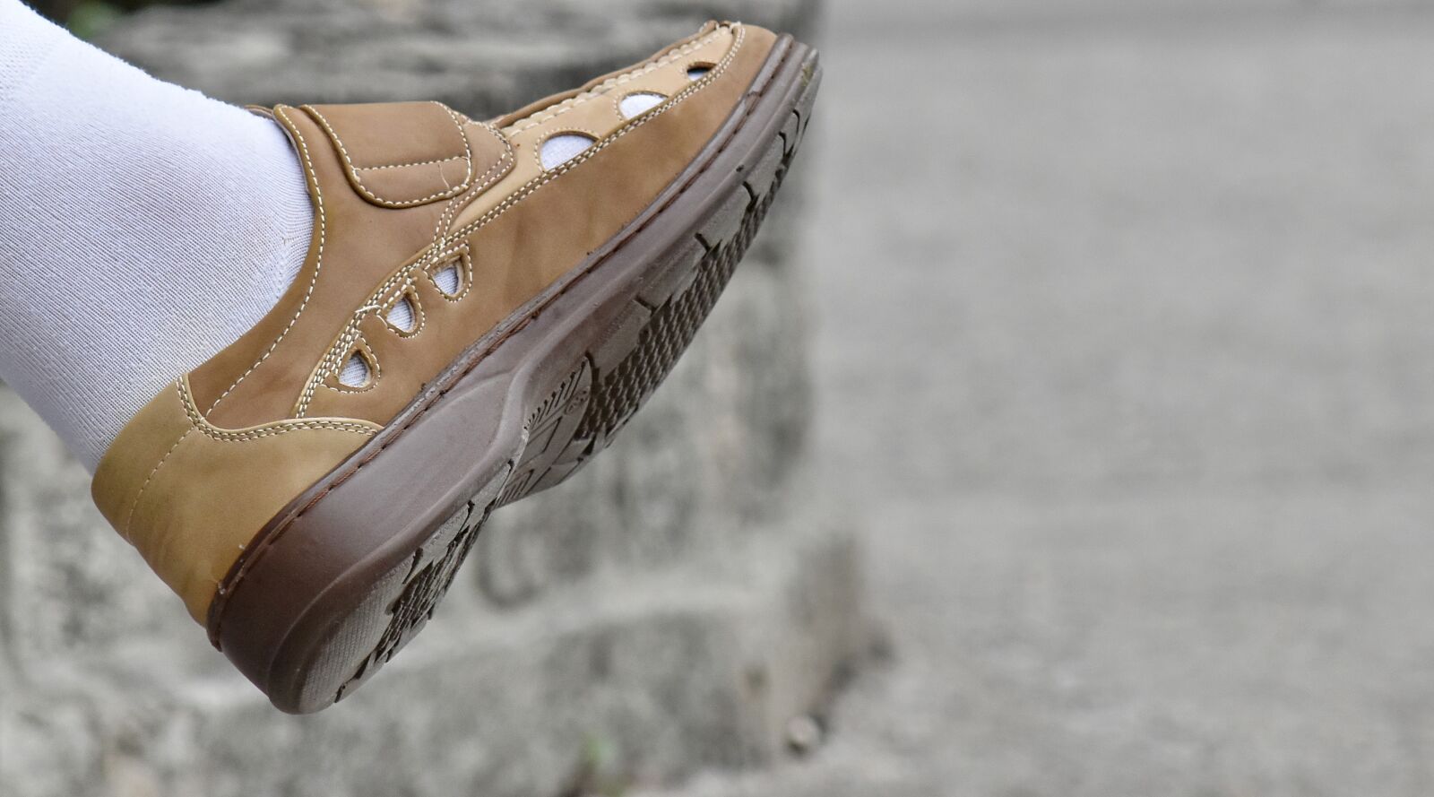 Nikon D5500 sample photo. Light brown, shoe, sock photography