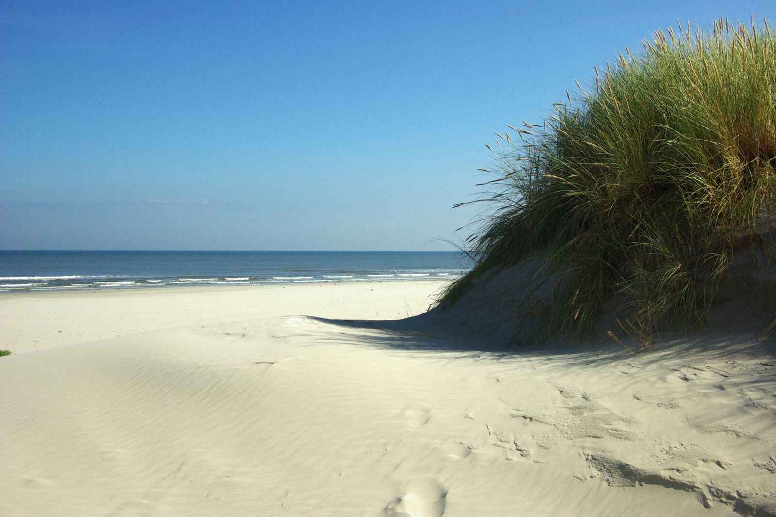 Pentax K10D sample photo. Beach, sea, ameland photography