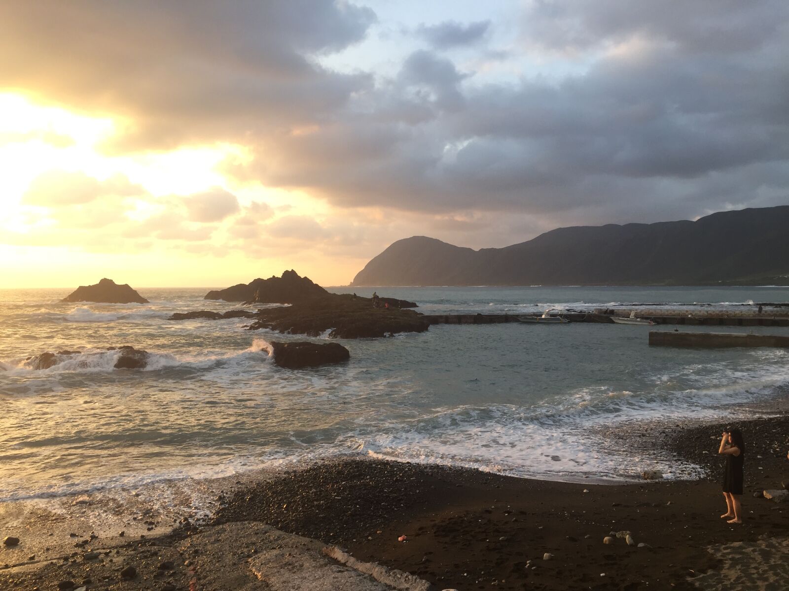 iPhone 6 back camera 4.15mm f/2.2 sample photo. Island, sunset, sea photography