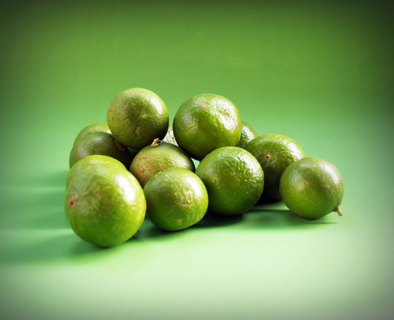 Olympus E-300 (EVOLT E-300) sample photo. Lime, green, lemon photography