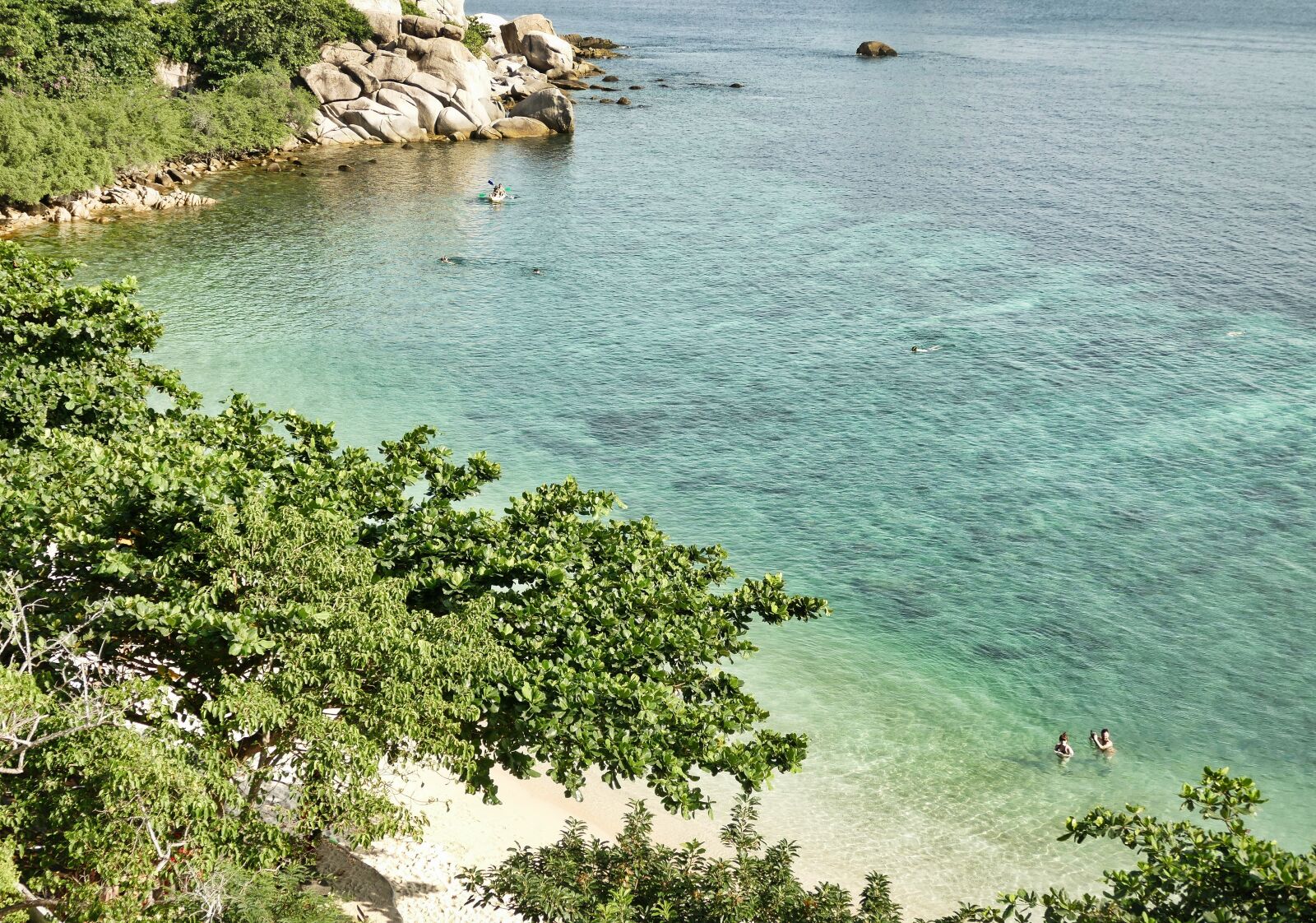 Panasonic Lumix DMC-FZ1000 sample photo. Sea, turquoise, beach photography