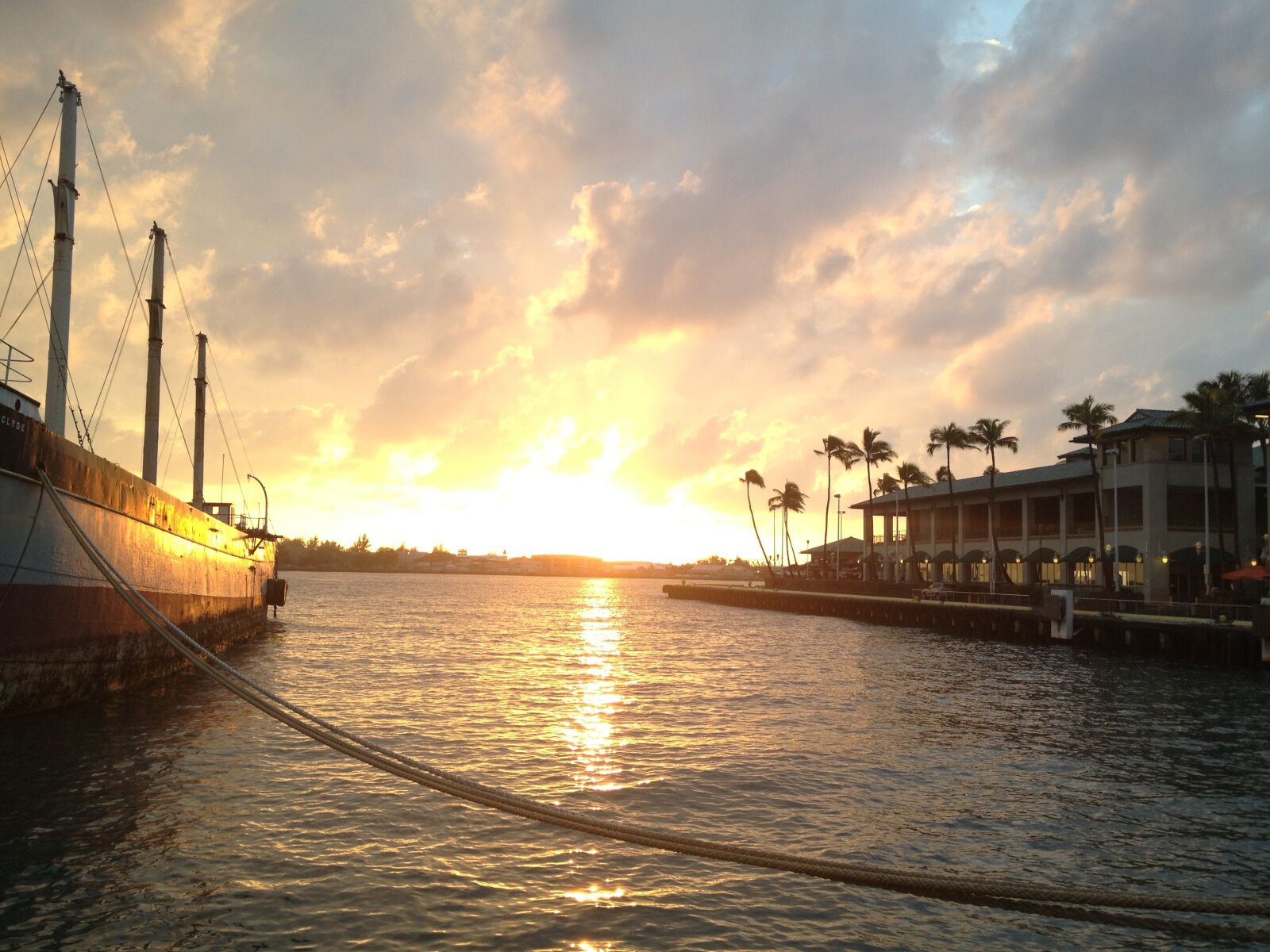 Apple iPhone 4S sample photo. Ship, ocean, hawaii photography