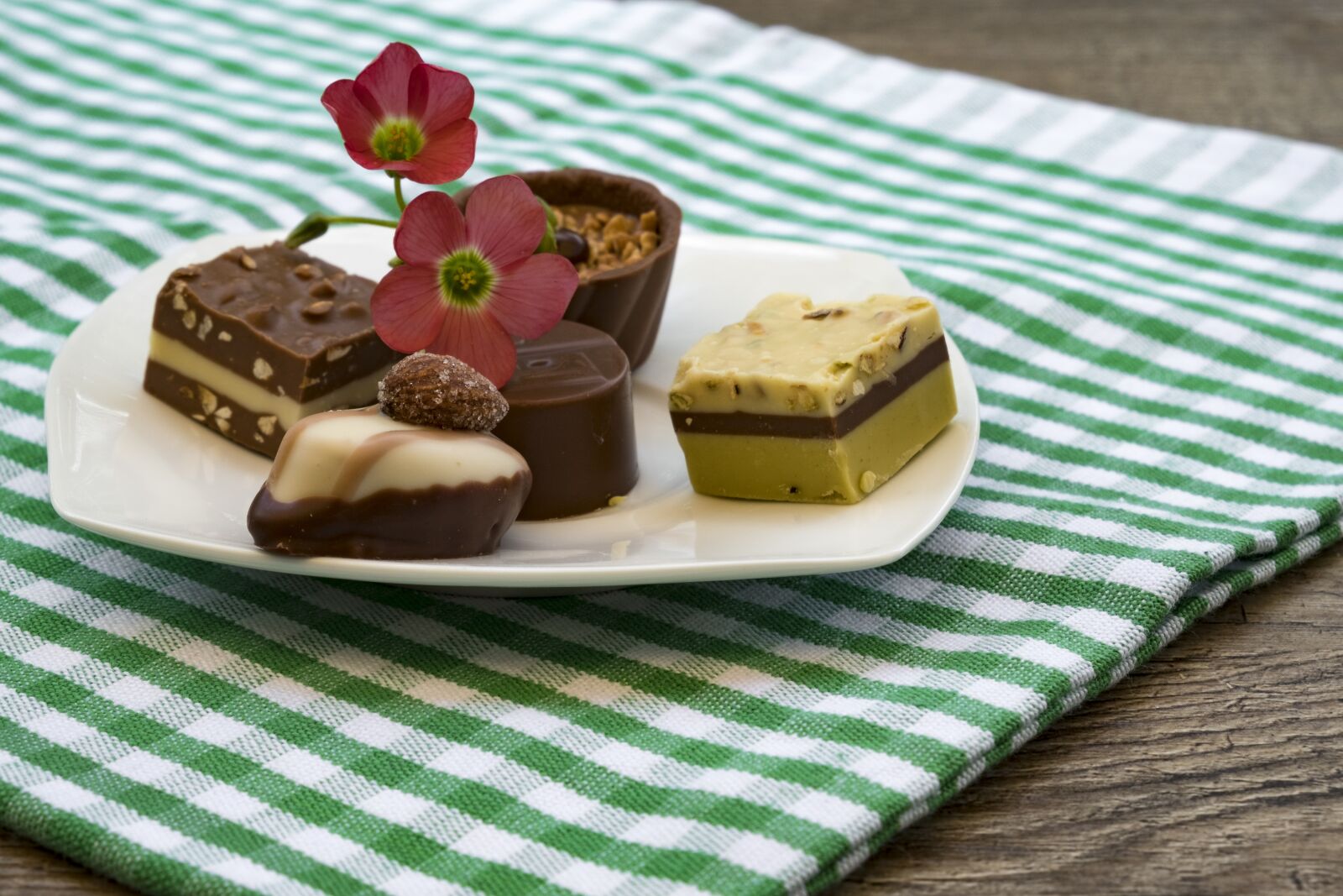 Fujifilm XF 18-55mm F2.8-4 R LM OIS sample photo. Chocolate, chocolates, sweet photography