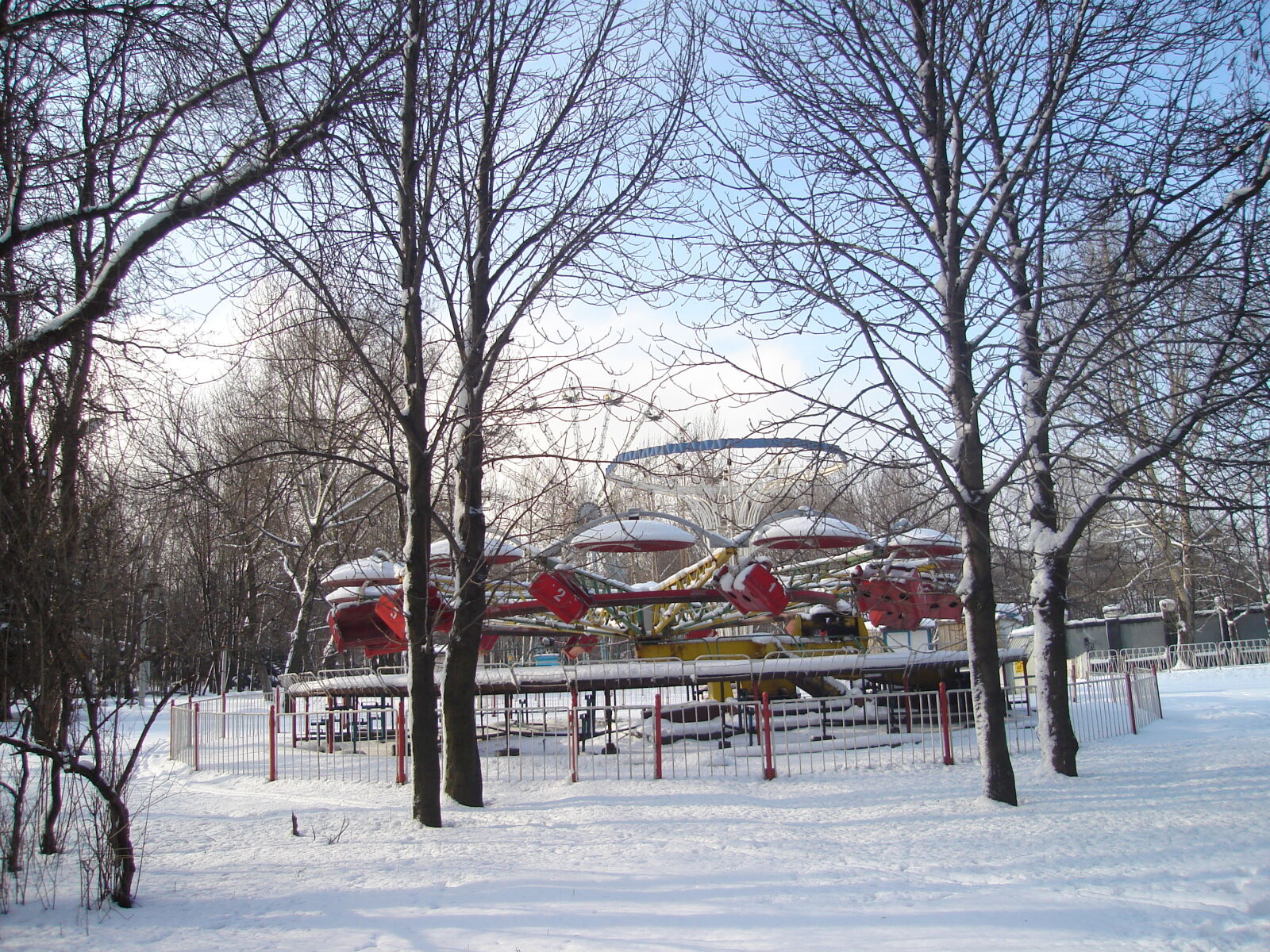 Sony DSC-S600 sample photo. Amusement, park, park, snow photography