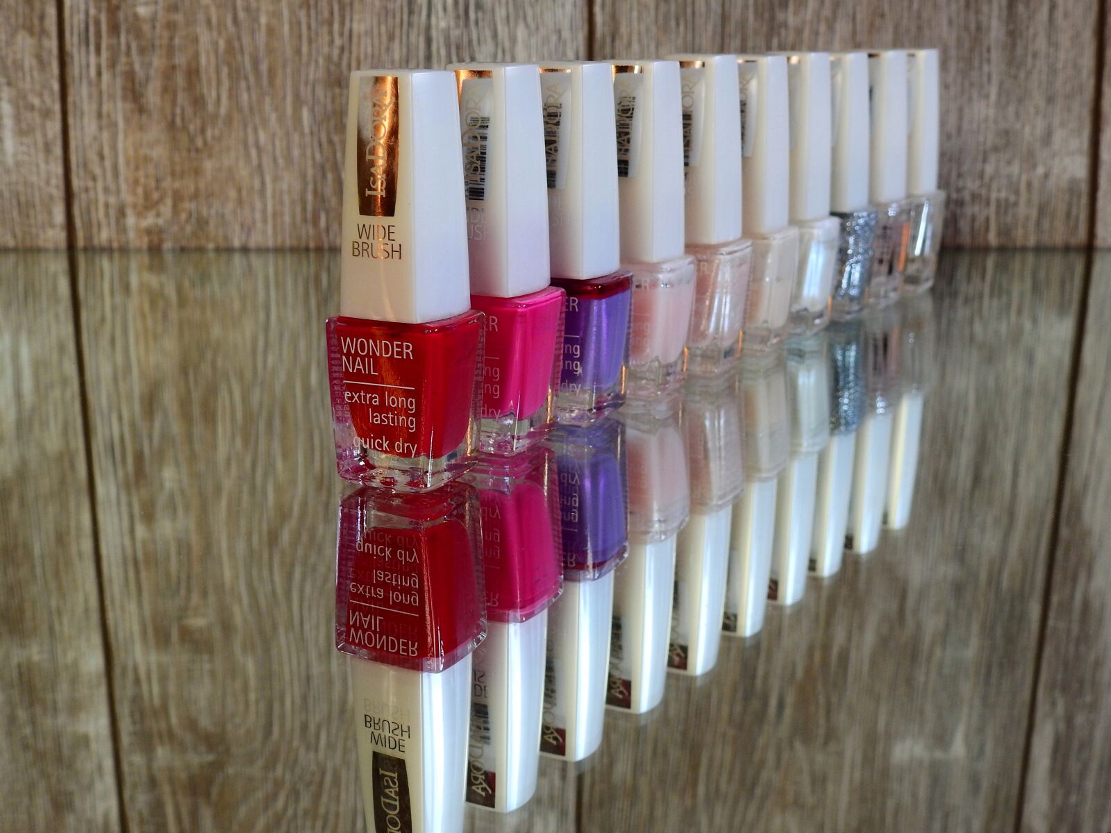 Nikon Coolpix P900 sample photo. Nail varnish, fingernails, manicure photography