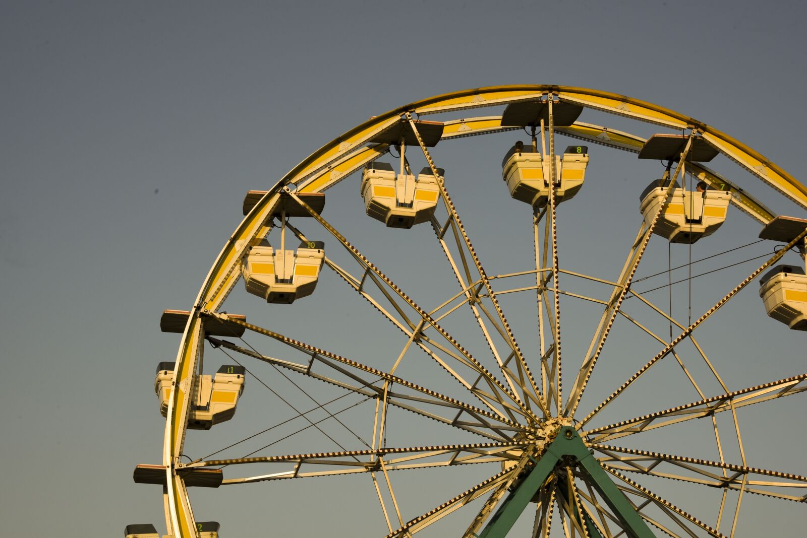 Nikon D750 sample photo. Ferris wheel, sunset, golden photography