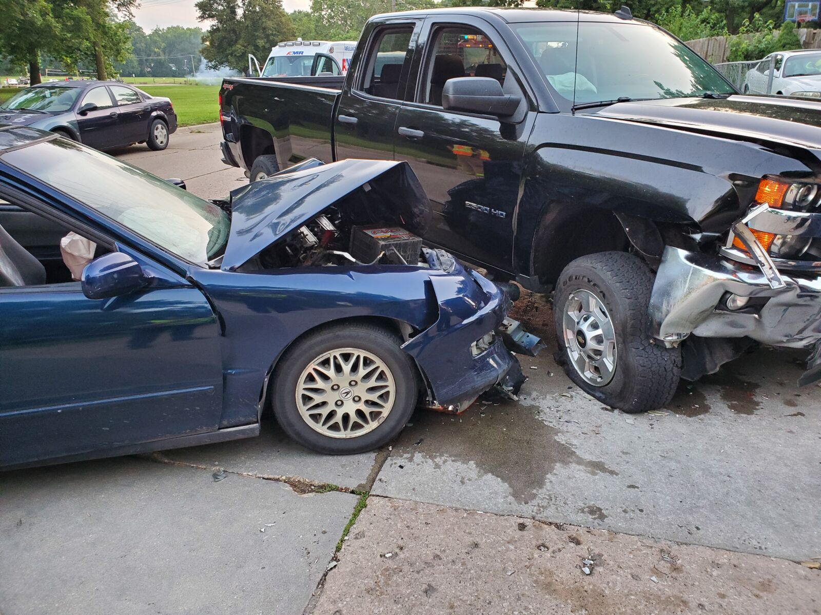 Samsung Galaxy S10 sample photo. Car and truck in photography